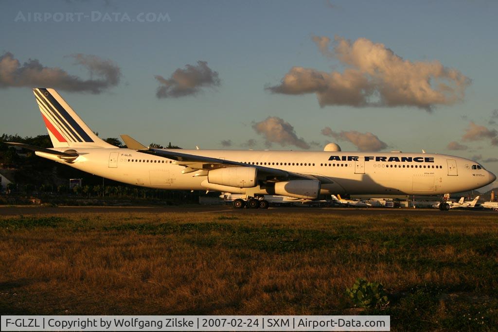 F-GLZL, 1998 Airbus A340-313X C/N 210, visitor