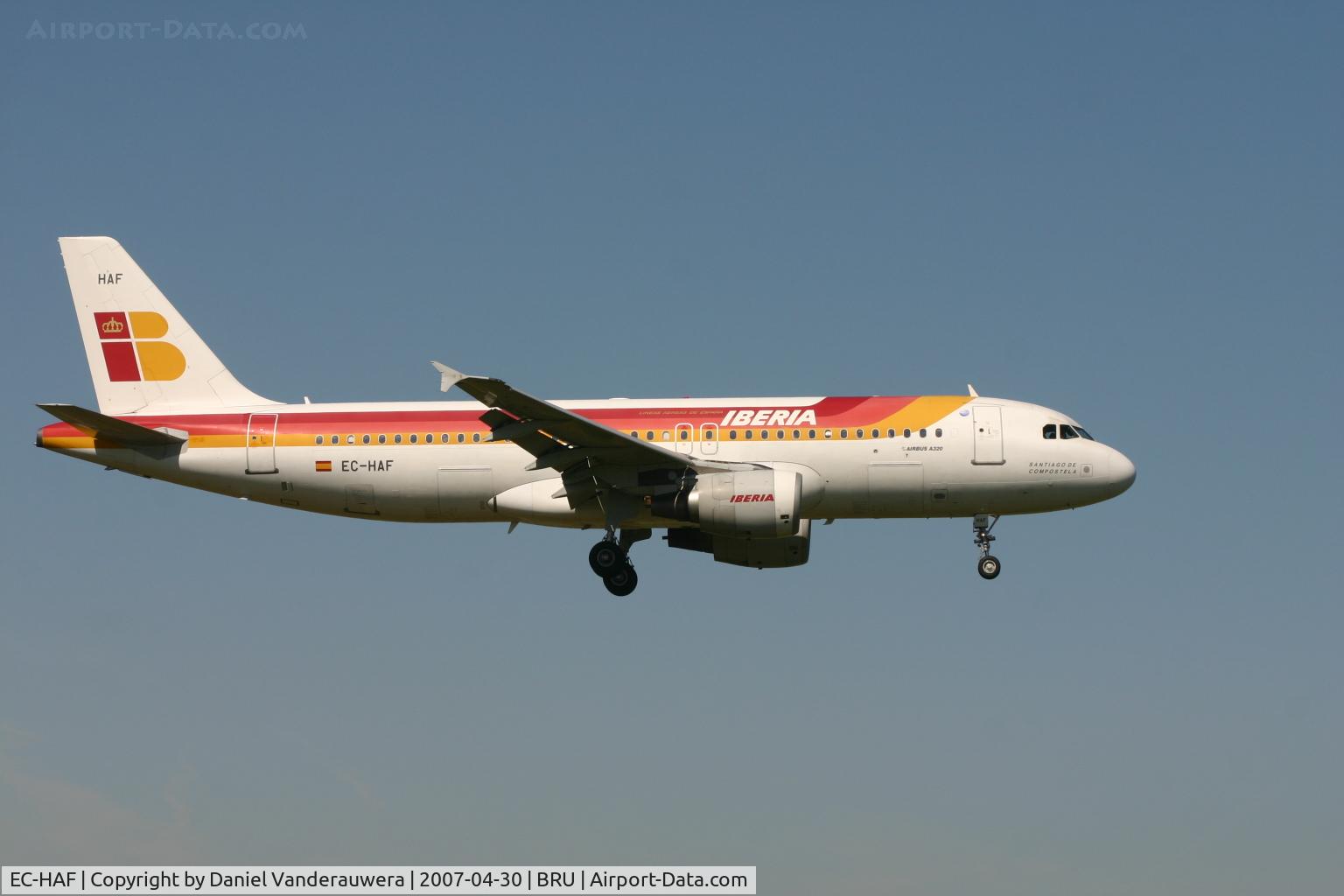 EC-HAF, 1999 Airbus A320-214 C/N 1047, descending to rwy 02