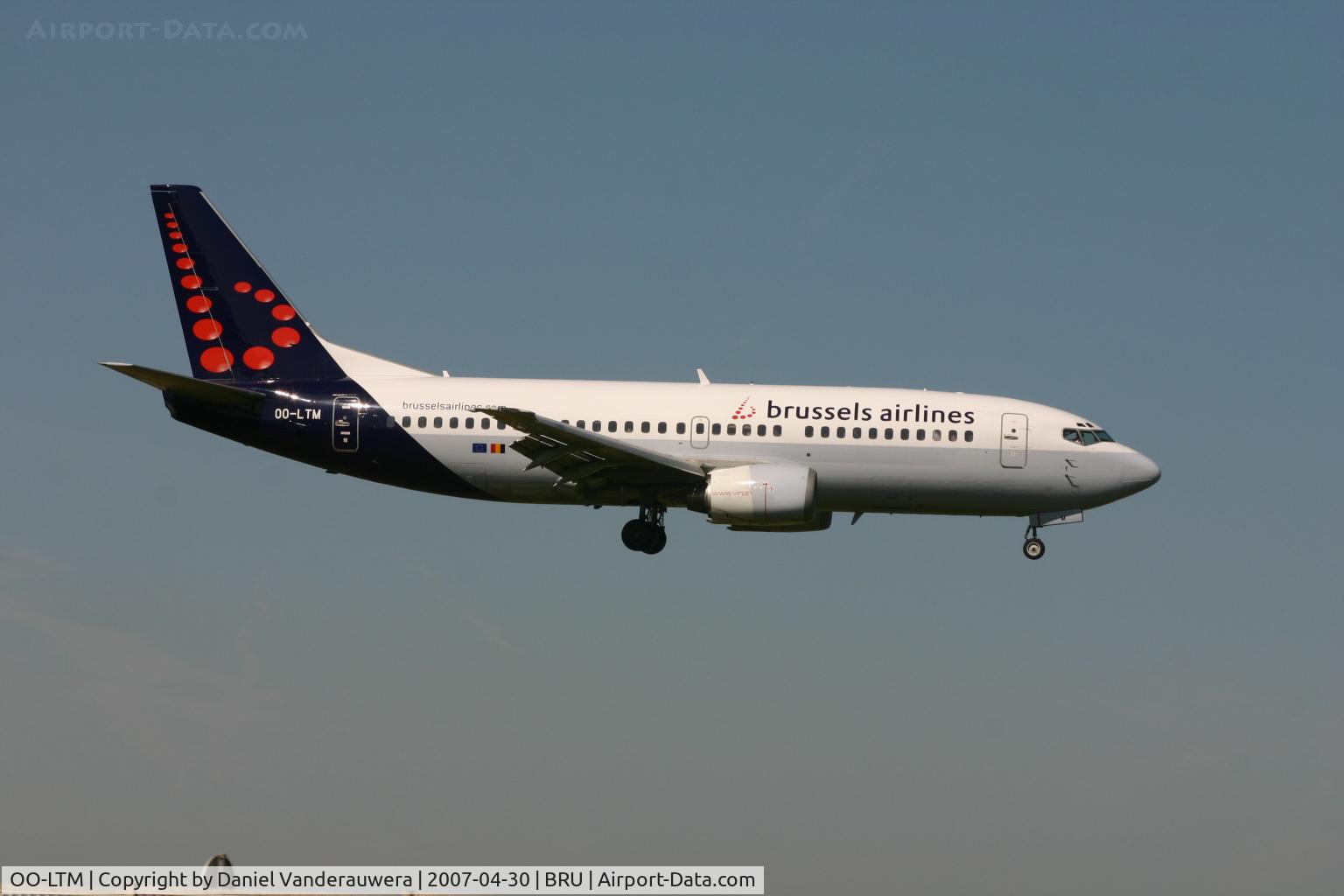 OO-LTM, 1991 Boeing 737-3M8 C/N 25070, shortly before landing on rwy 02