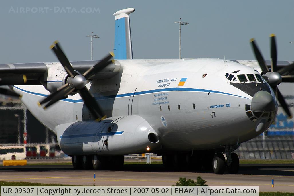 UR-09307, 1974 Antonov An-22A C/N 043481244, wow