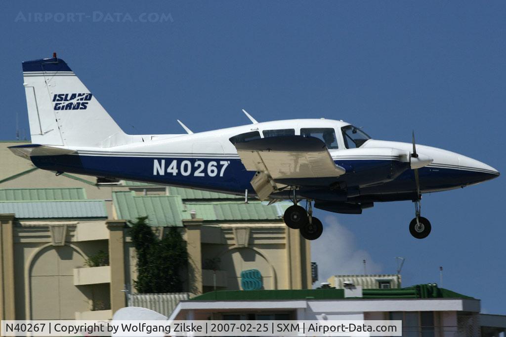 N40267, 1973 Piper PA-23-250 Aztec C/N 27-7305080, visitor