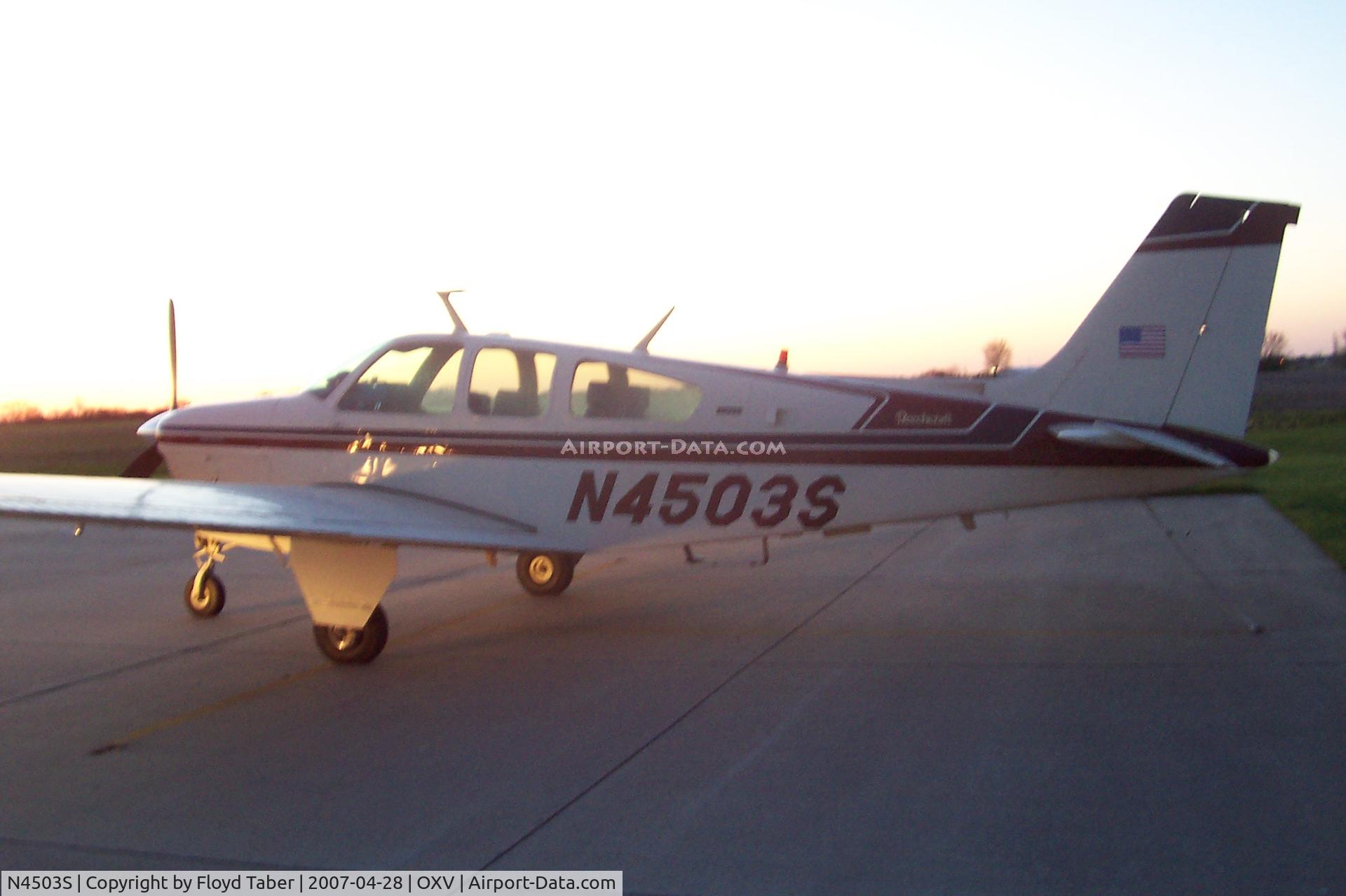 N4503S, 1975 Beech F33A Bonanza C/N CE-594, Staying for the Outlaw Races in Knoxville Iowa