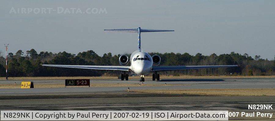 N829NK, 1990 McDonnell Douglas MD-82 (DC-9-82) C/N 49931, Head on to the MD-82