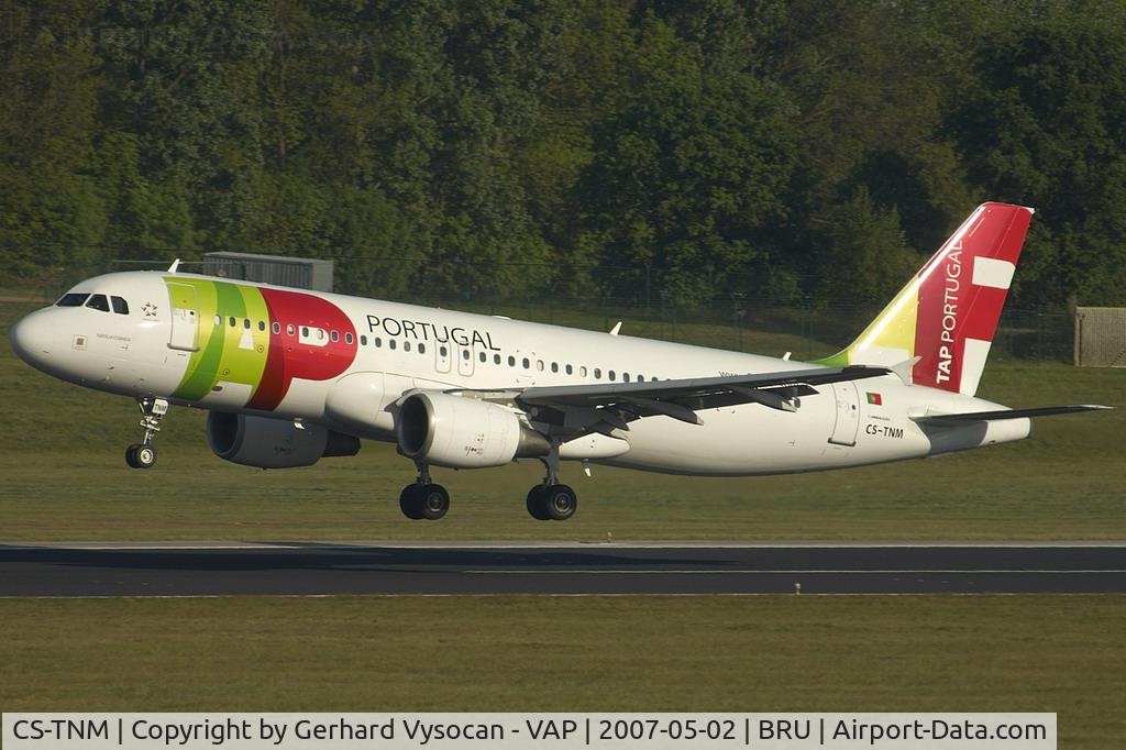 CS-TNM, 2002 Airbus A320-214 C/N 1799, evening arrival