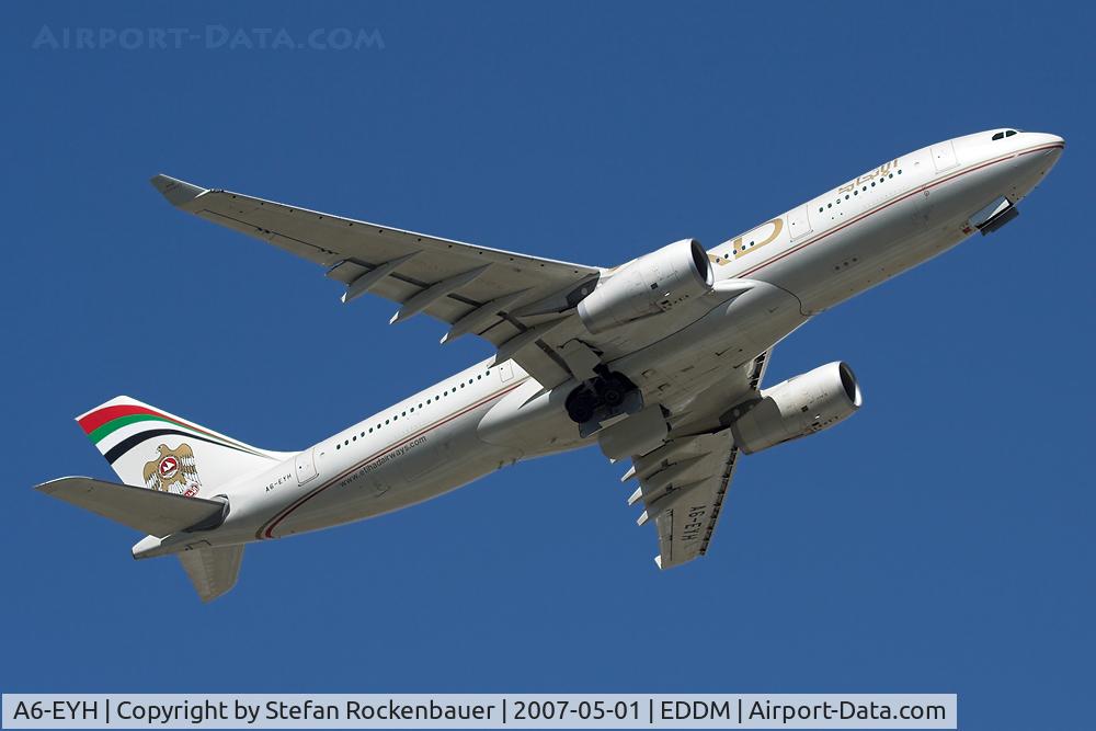 A6-EYH, 2006 Airbus A330-243 C/N 729, Beautiful Airbus.
