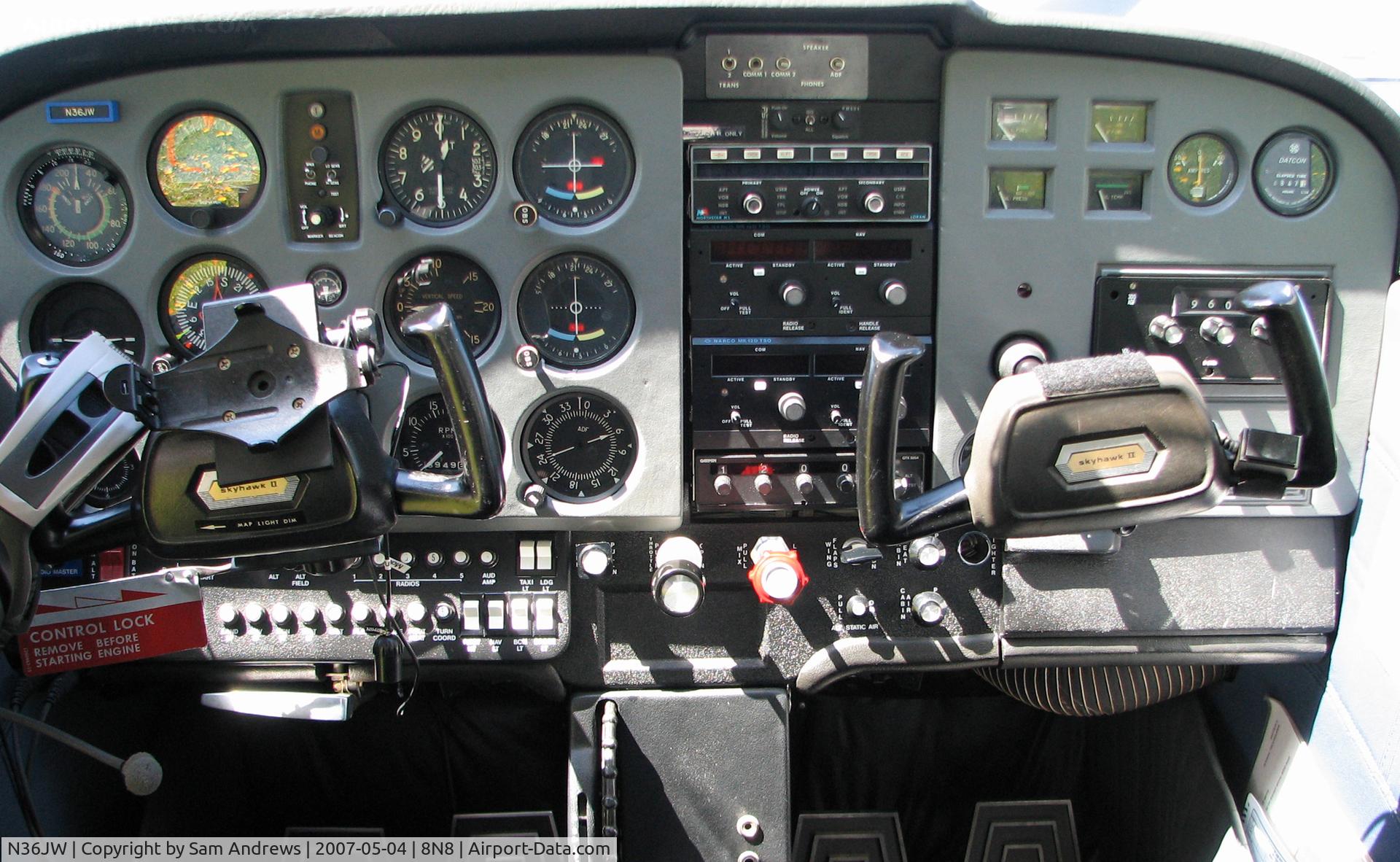 N36JW, 1975 Cessna 172M C/N 17265589, Nice panel on an older 172