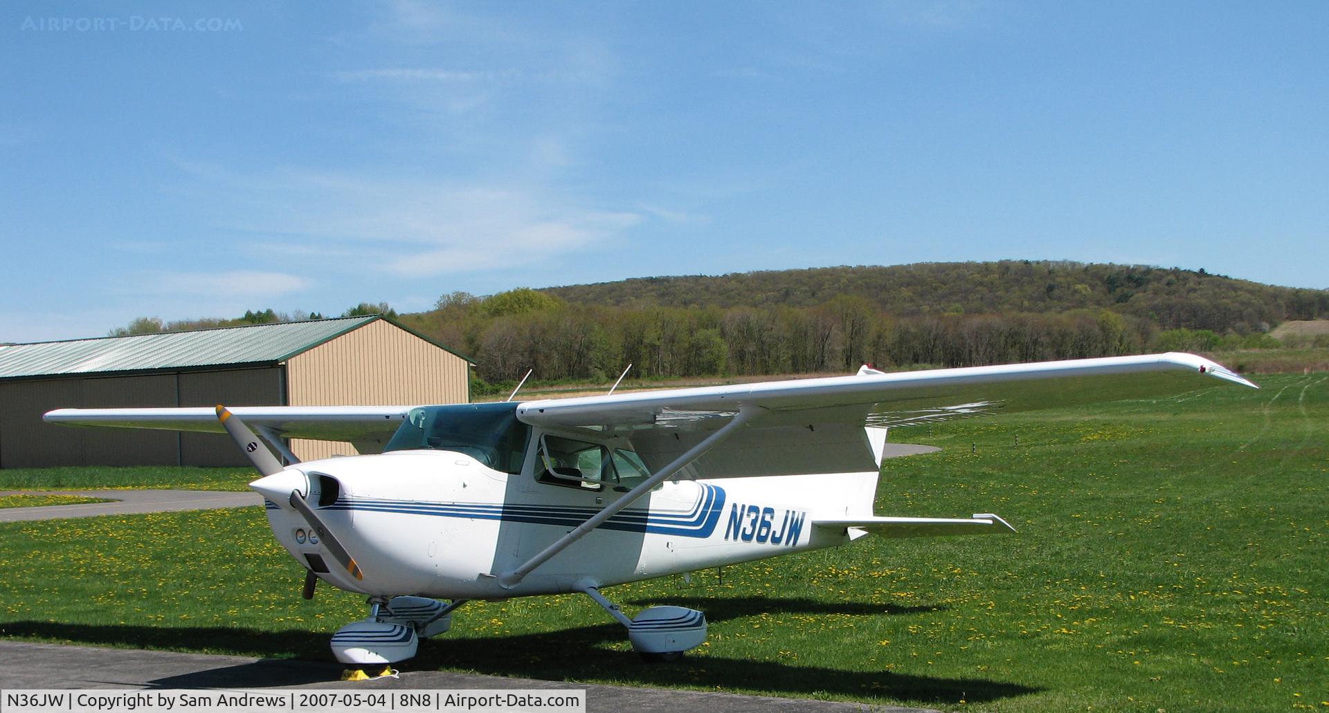 N36JW, 1975 Cessna 172M C/N 17265589, Nice