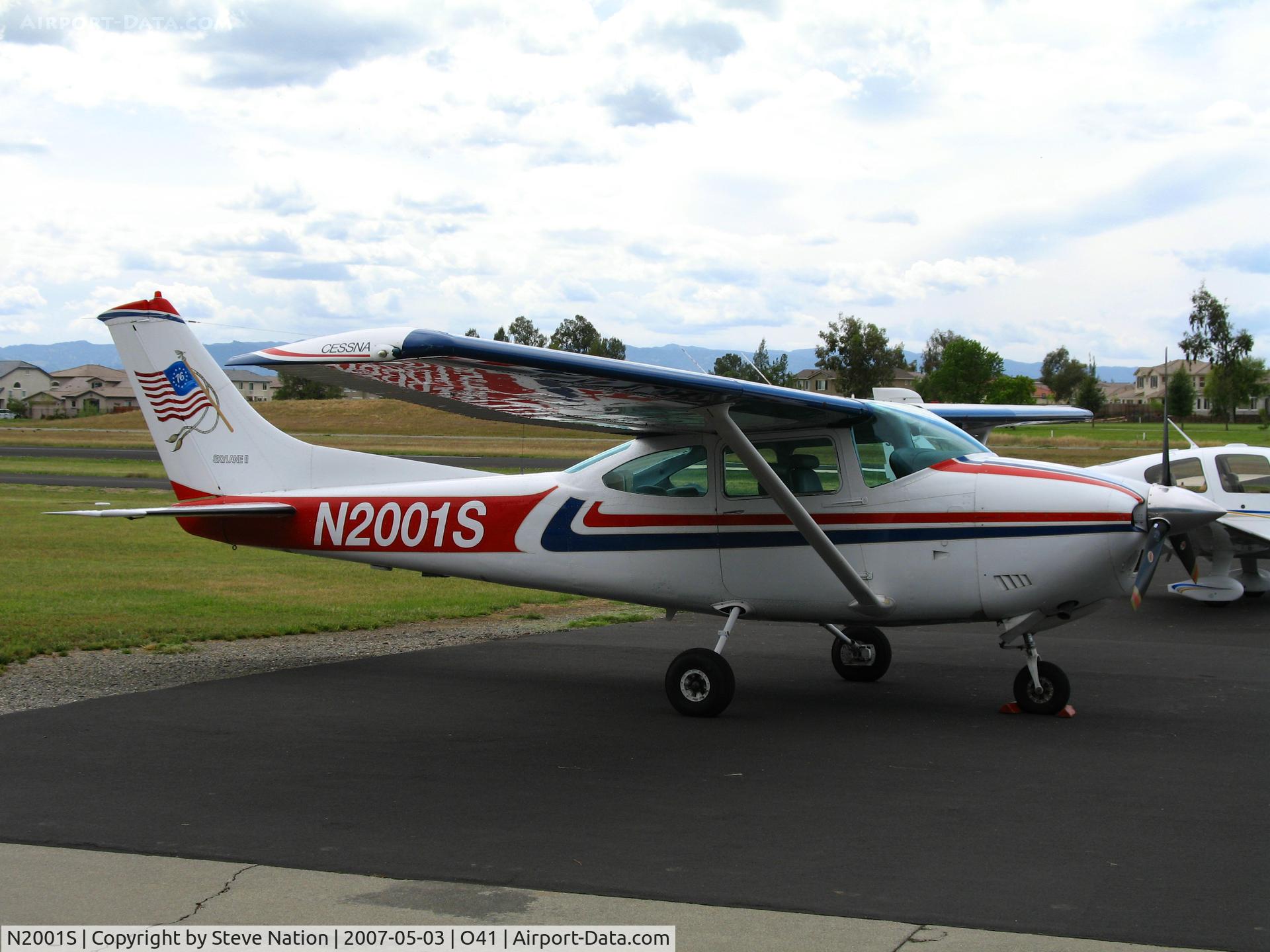 N2001S, Cessna 182Q Skylane C/N 18266173, Patriotic 1977 Cessna 182Q at Woodland Aviation @ Watts-Woodland Airport, CA