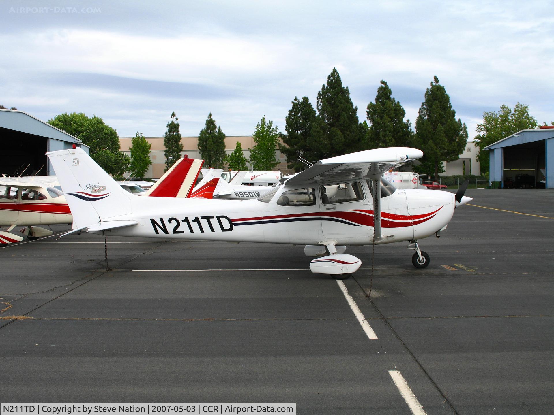 N211TD, 2000 Cessna 172S C/N 172S8524, 2000 Cessna 172S @ Buchanan Field (Concord), CA