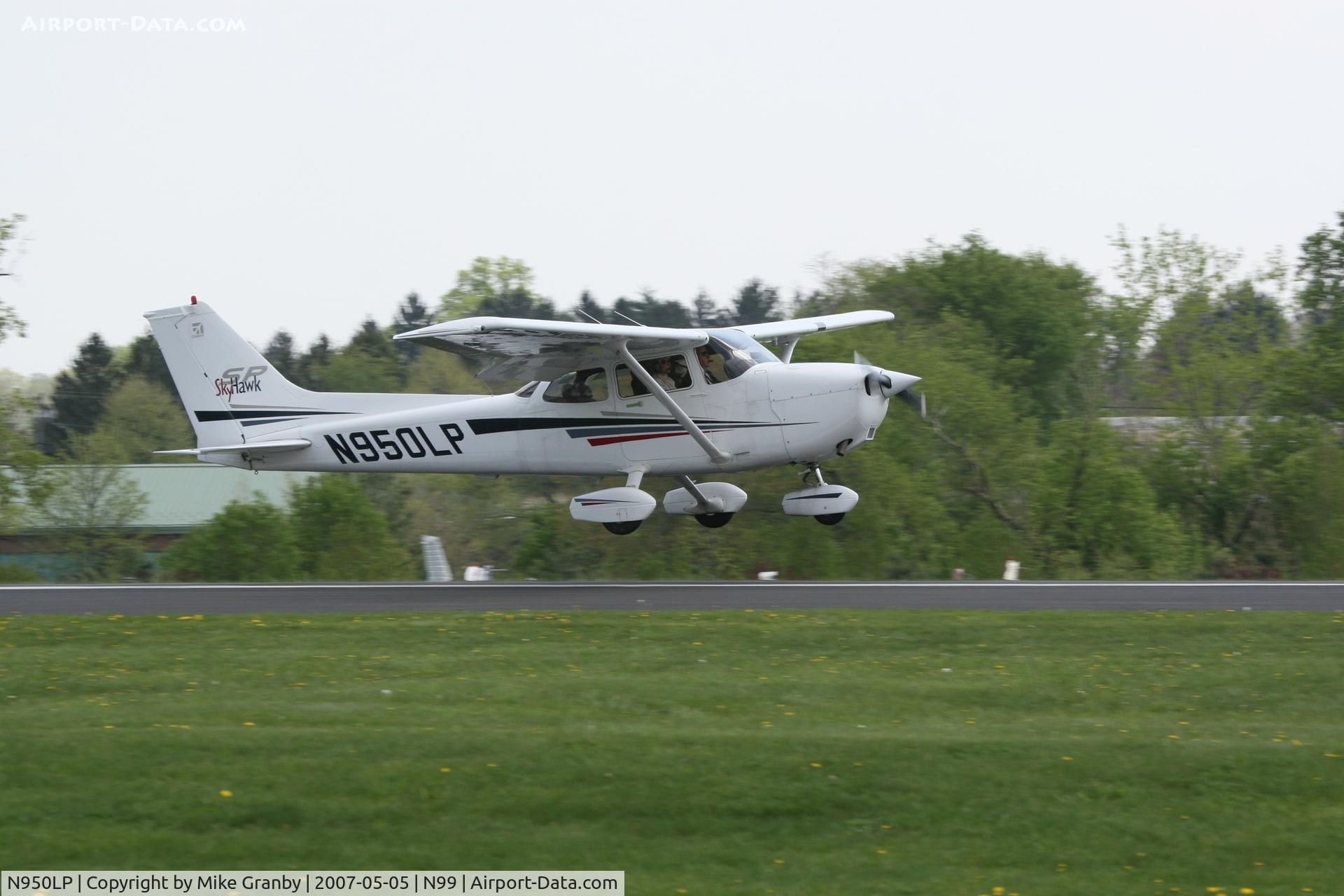 N950LP, 2001 Cessna 172S C/N 172S8950, At the Kids' Summer Fun Fest