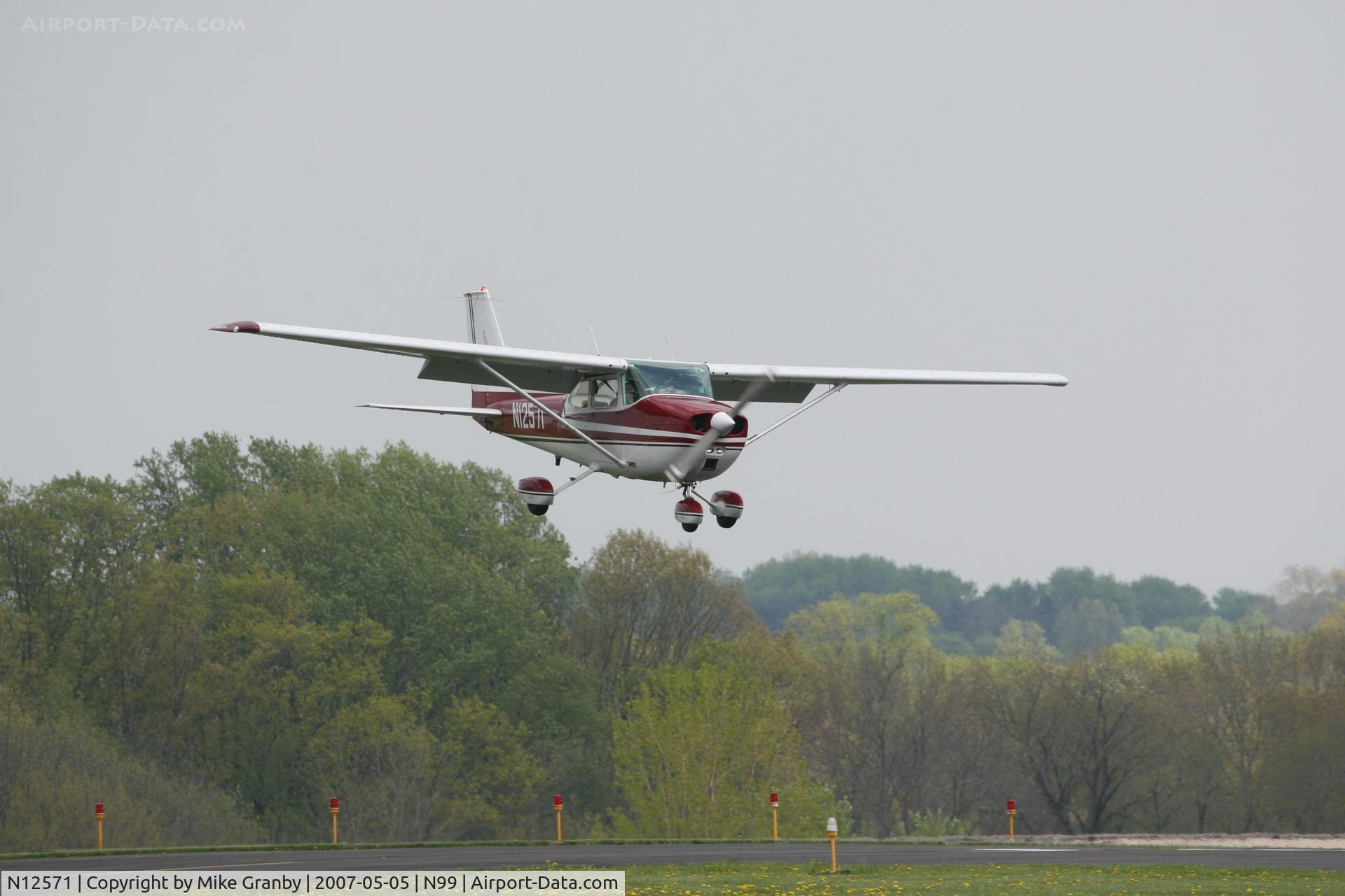 N12571, 1973 Cessna 172M C/N 17262082, At the Kids' Summer Fun Fest
