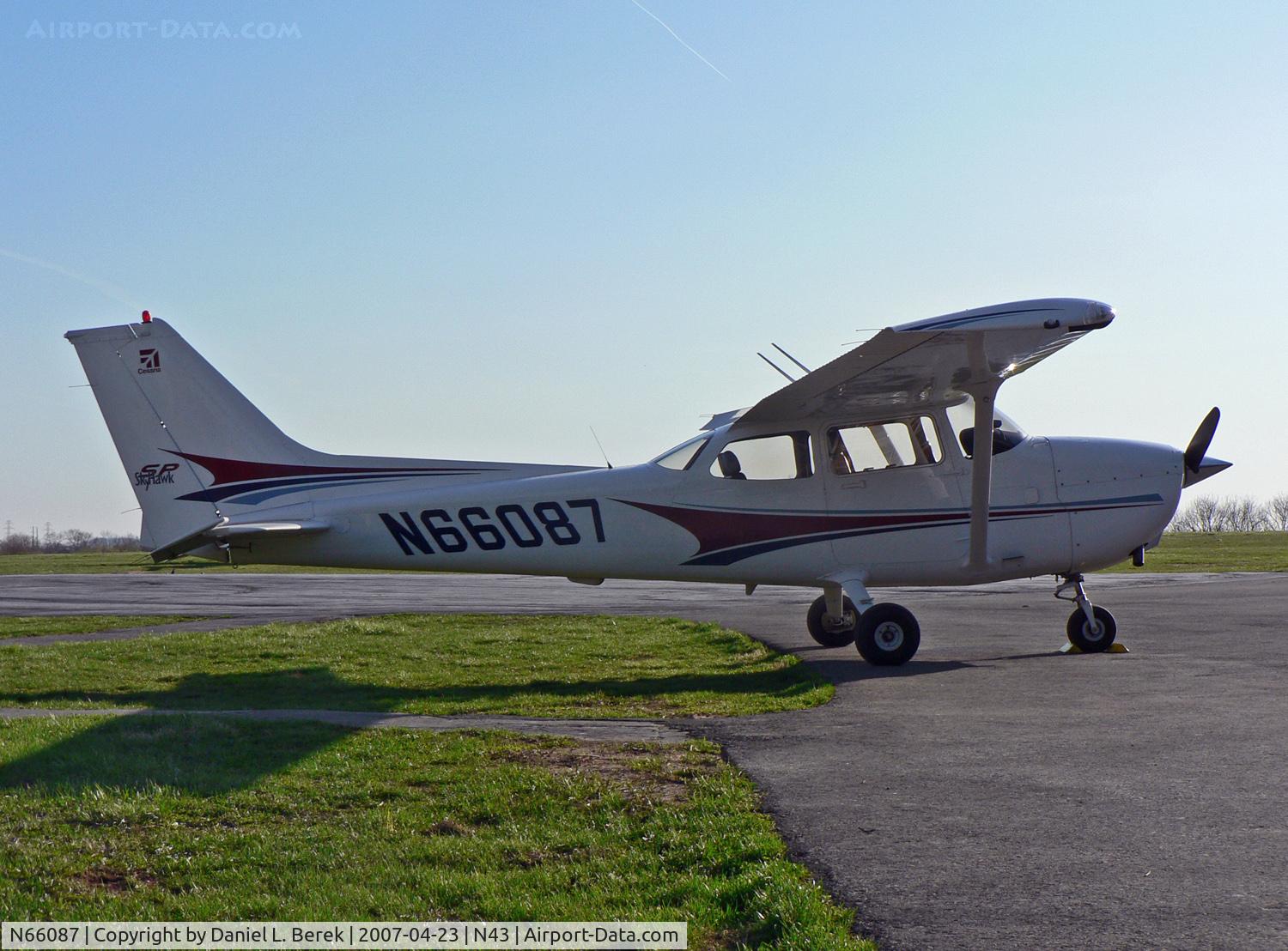 N66087, 2004 Cessna 172S C/N 172S9764, This nice 2004 Skyhawk calls Easton's Braden Airpark her home.
