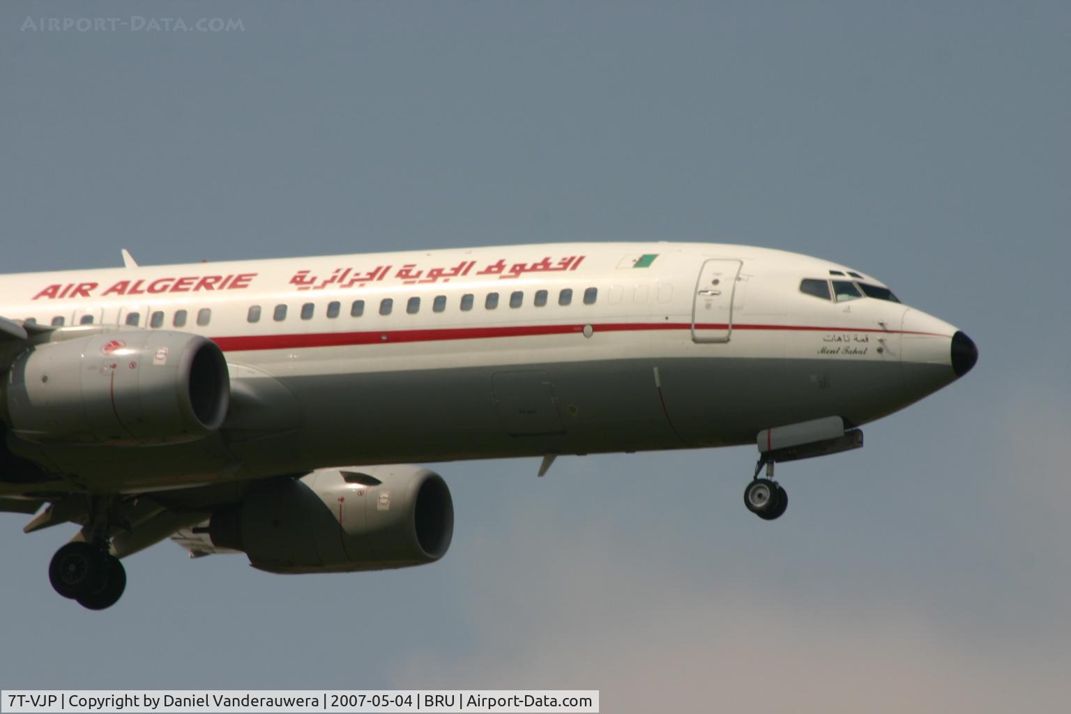 7T-VJP, 2001 Boeing 737-8D6 C/N 30208, arrival of flight AH2060