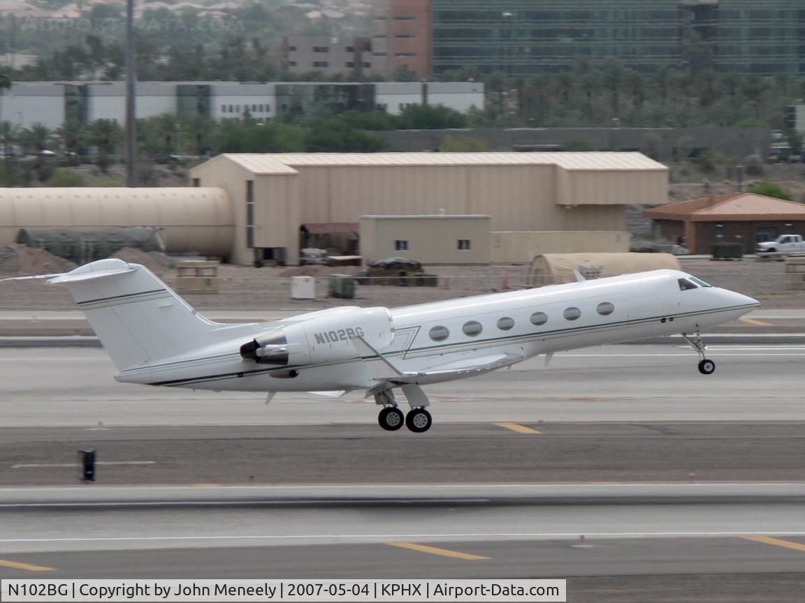 N102BG, 2004 Gulfstream Aerospace GV-SP (G550) C/N 5038, Airborne from 25R