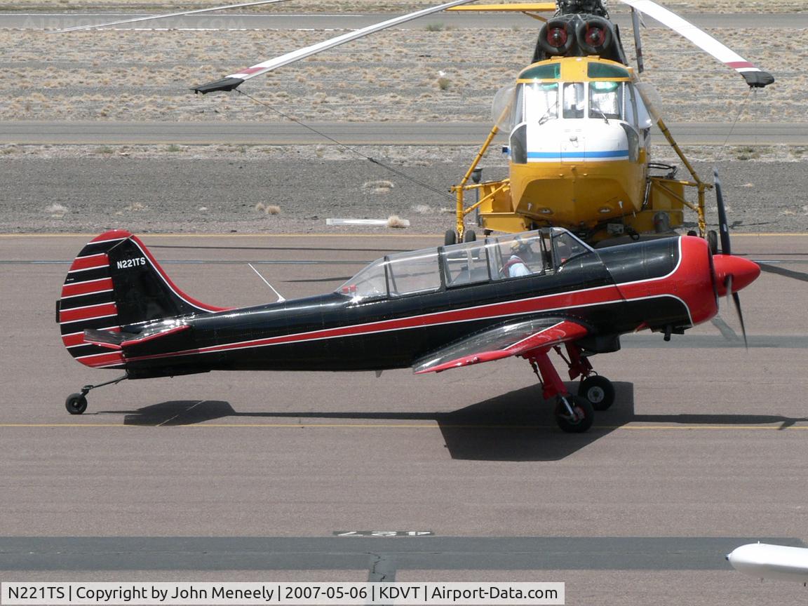 N221TS, 2001 Yakovlev (Aerostar) Yak-52TW C/N 0112229, Taxiing for take-off