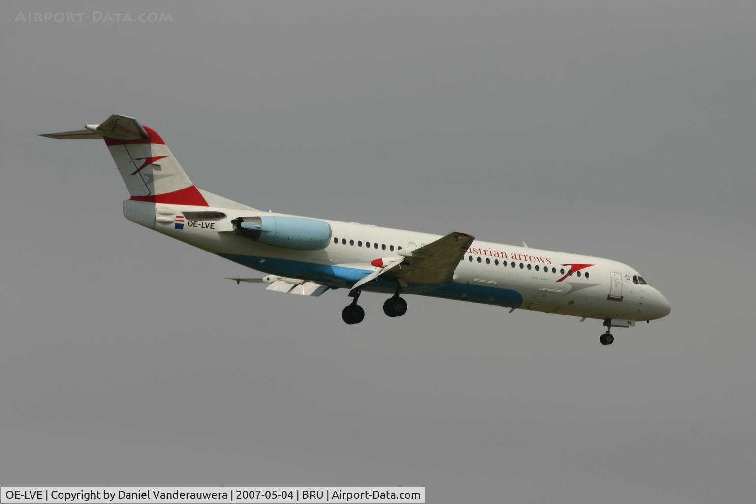 OE-LVE, 1994 Fokker 100 (F-28-0100) C/N 11499, flight OS367 is descending to rwy 02