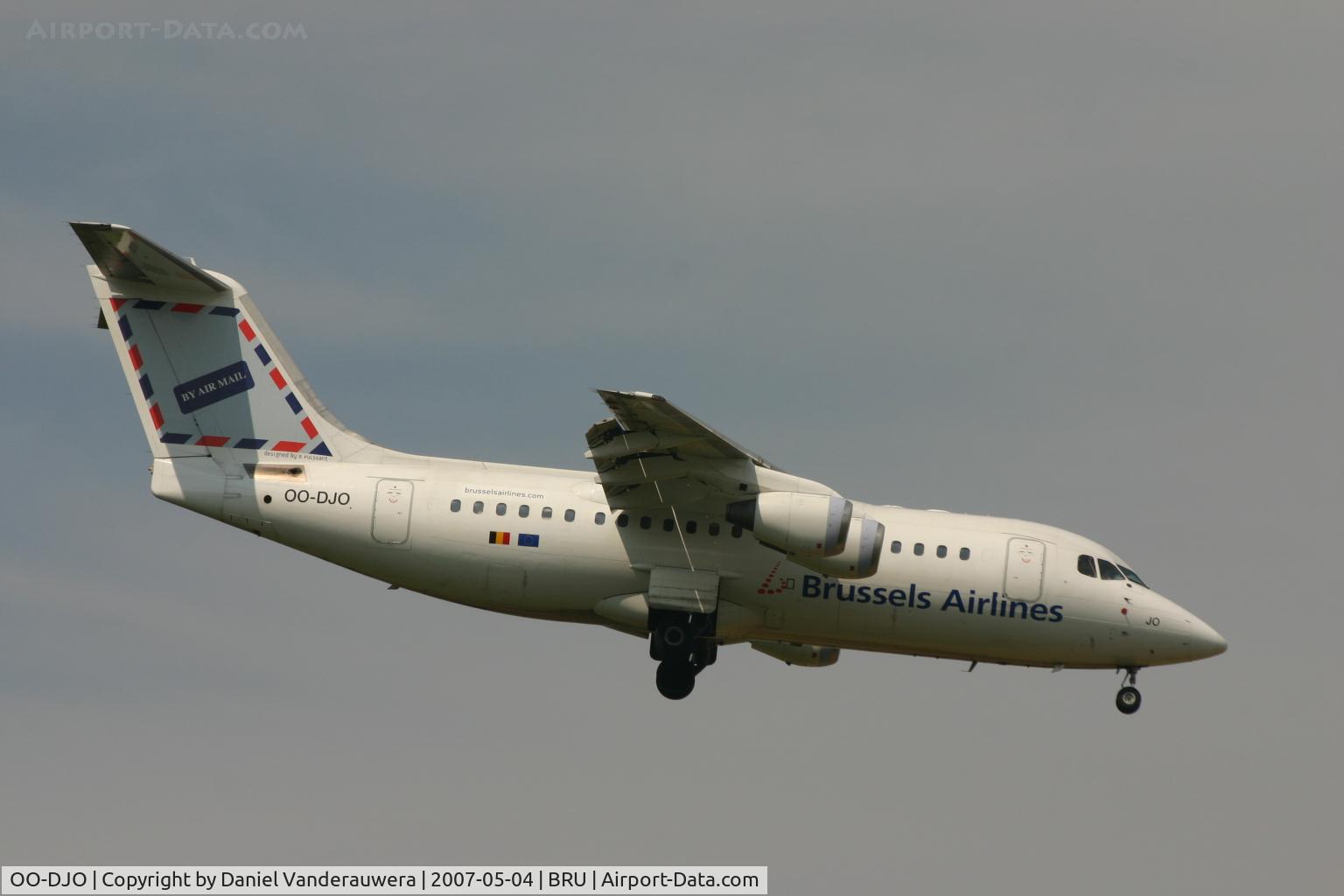OO-DJO, 1995 British Aerospace Avro 146-RJ85 C/N E.2279, descending to rwy 02