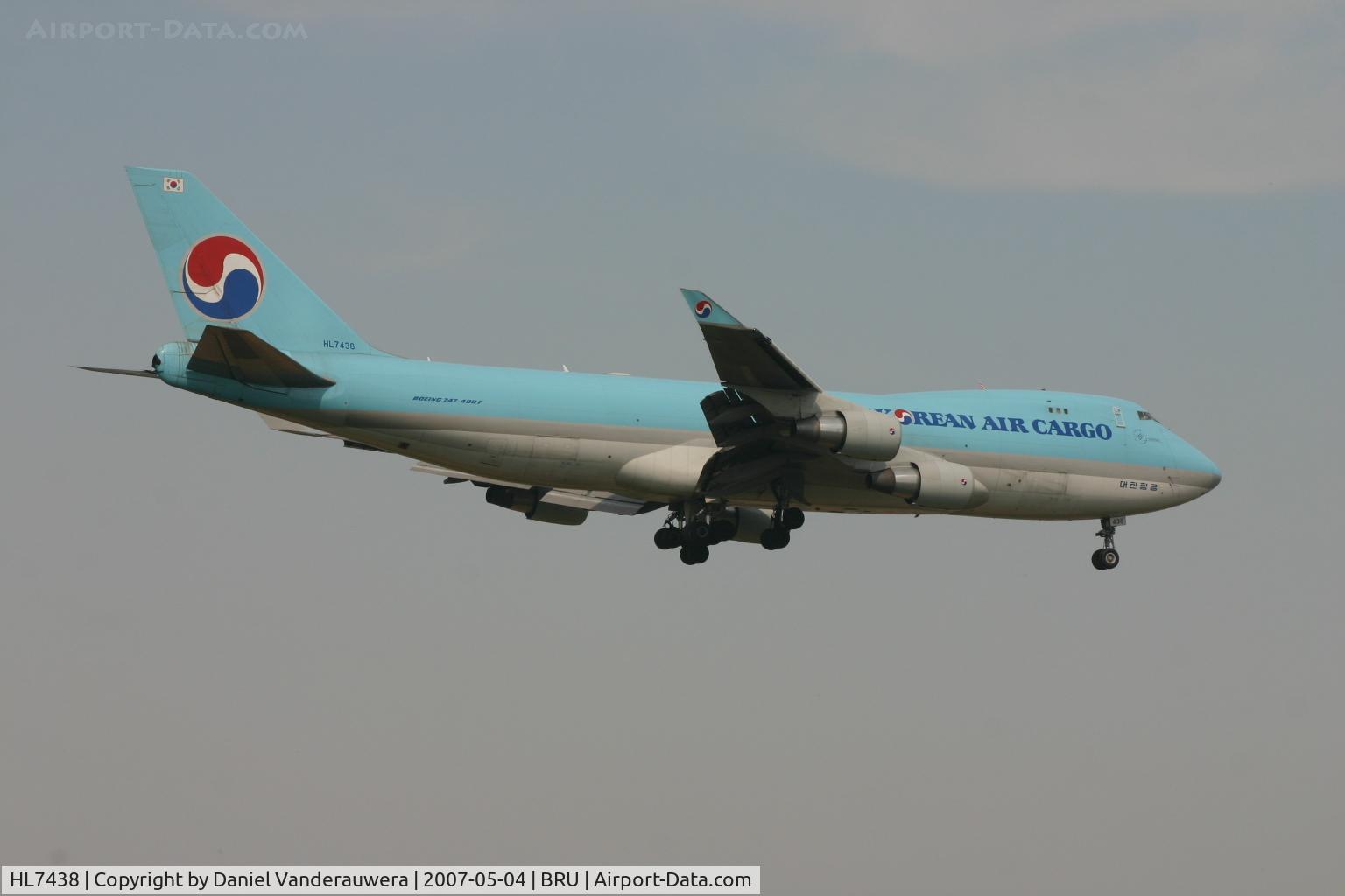HL7438, 2003 Boeing 747-4B5ERF C/N 33515, flight KE8539 is descending to rwy 02