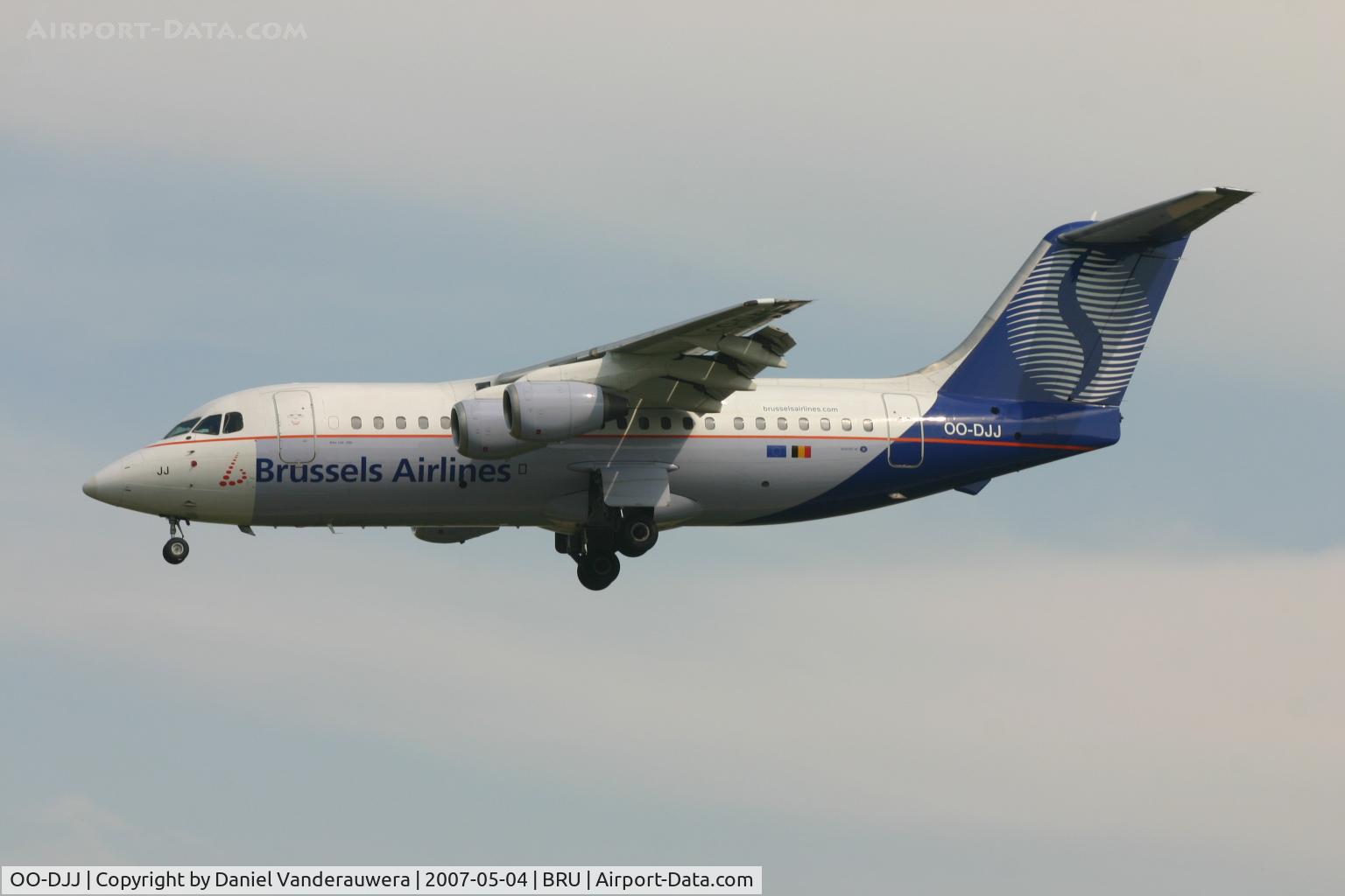 OO-DJJ, 1991 British Aerospace BAe.146-200 C/N E2196, flight SN2824 is descending to rwy 25L