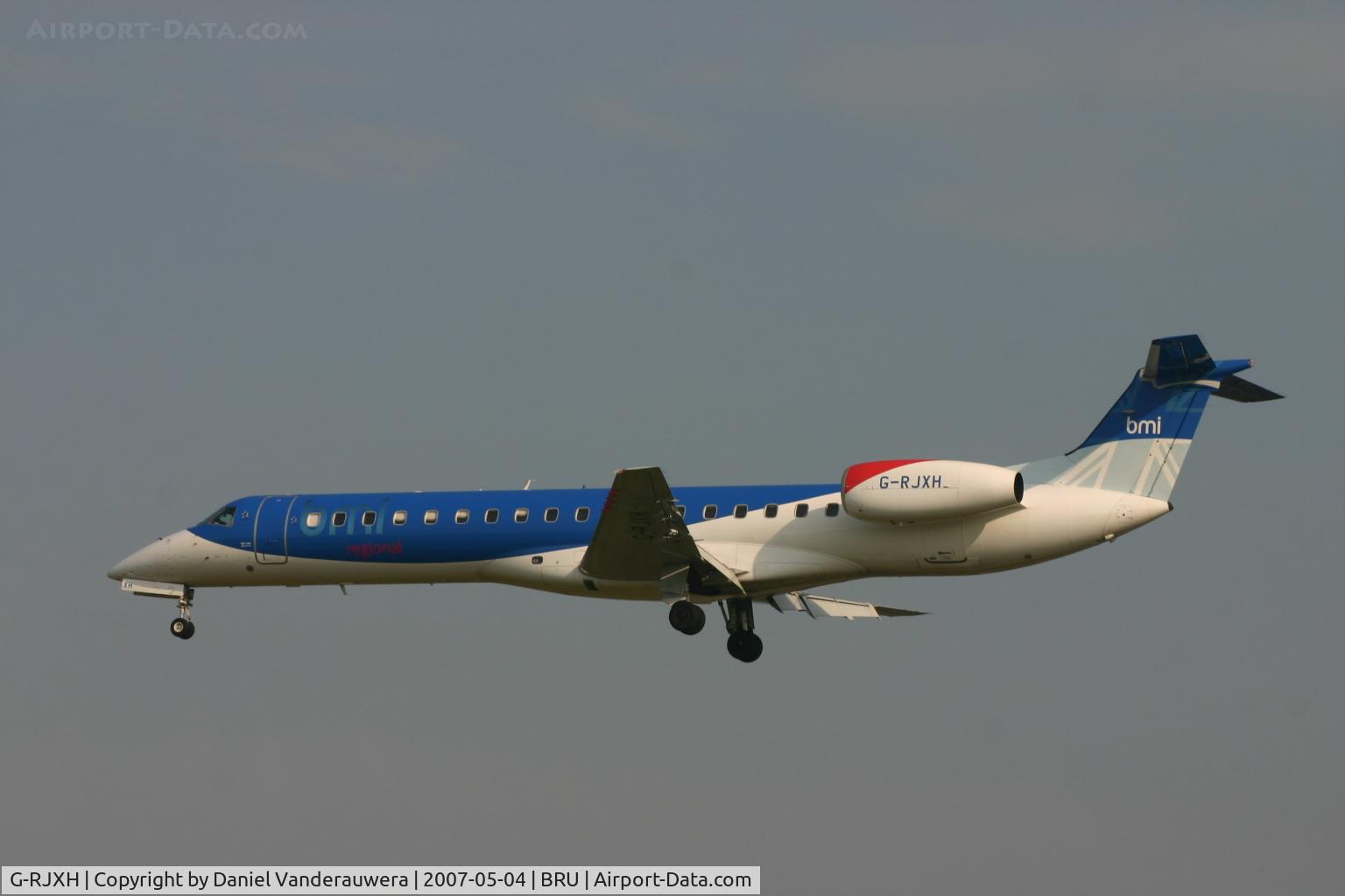 G-RJXH, 2001 Embraer EMB-145EP (ERJ-145EP) C/N 145442, flight BD233 is descending to rwy 25L