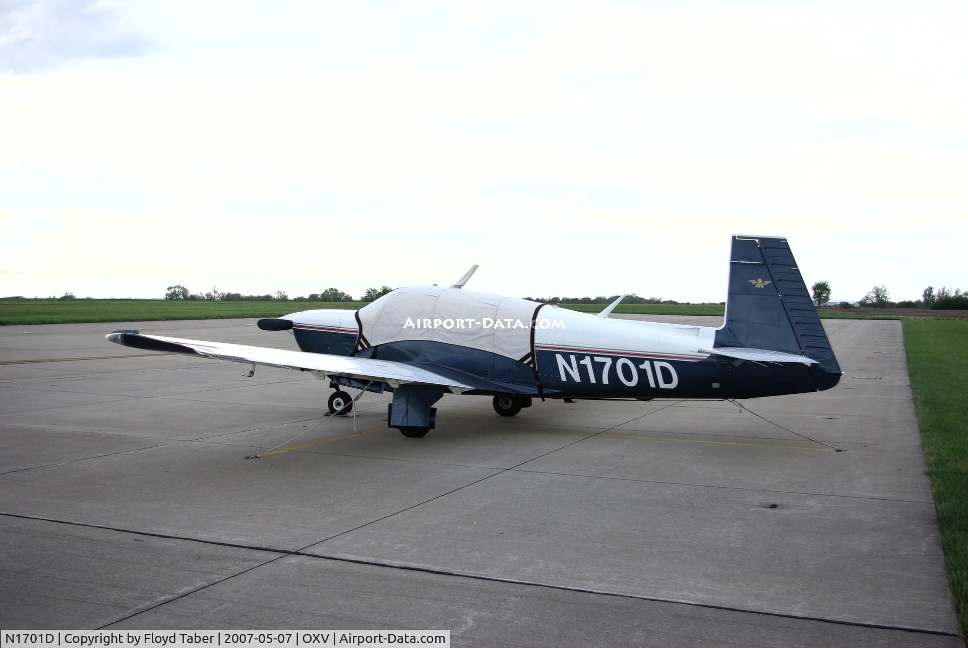 N1701D, 1981 Mooney M20J 201 C/N 24-1156, Staying the week at Knoxville
