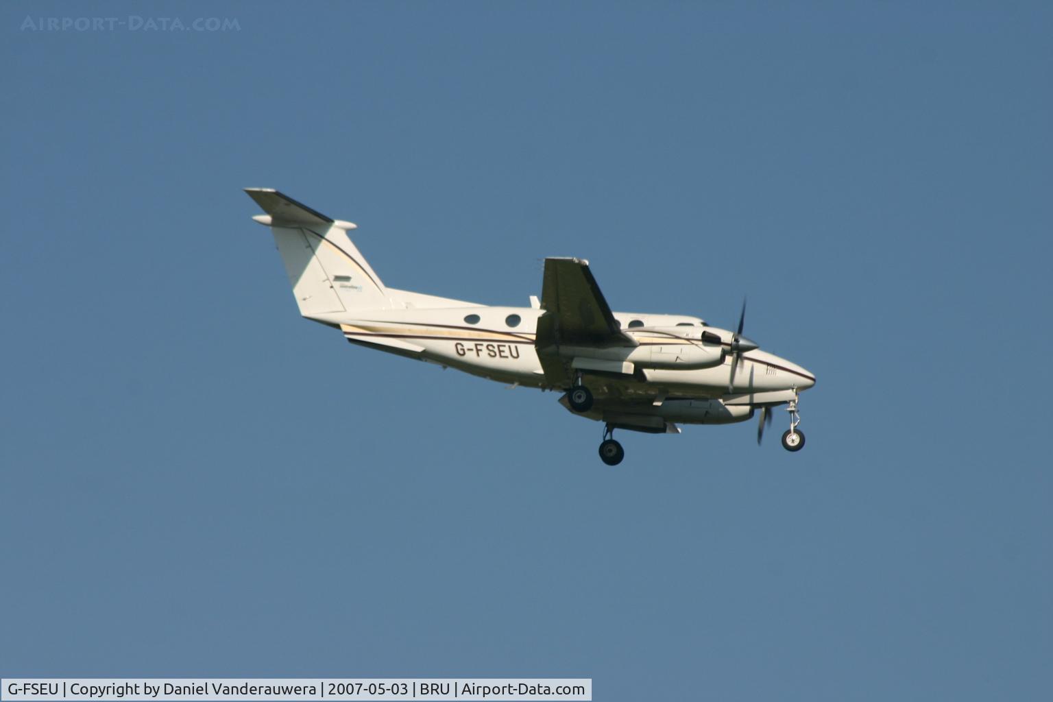 G-FSEU, 1978 Beech B200 Super King Air King Air C/N BB-331, descending to rwy 02