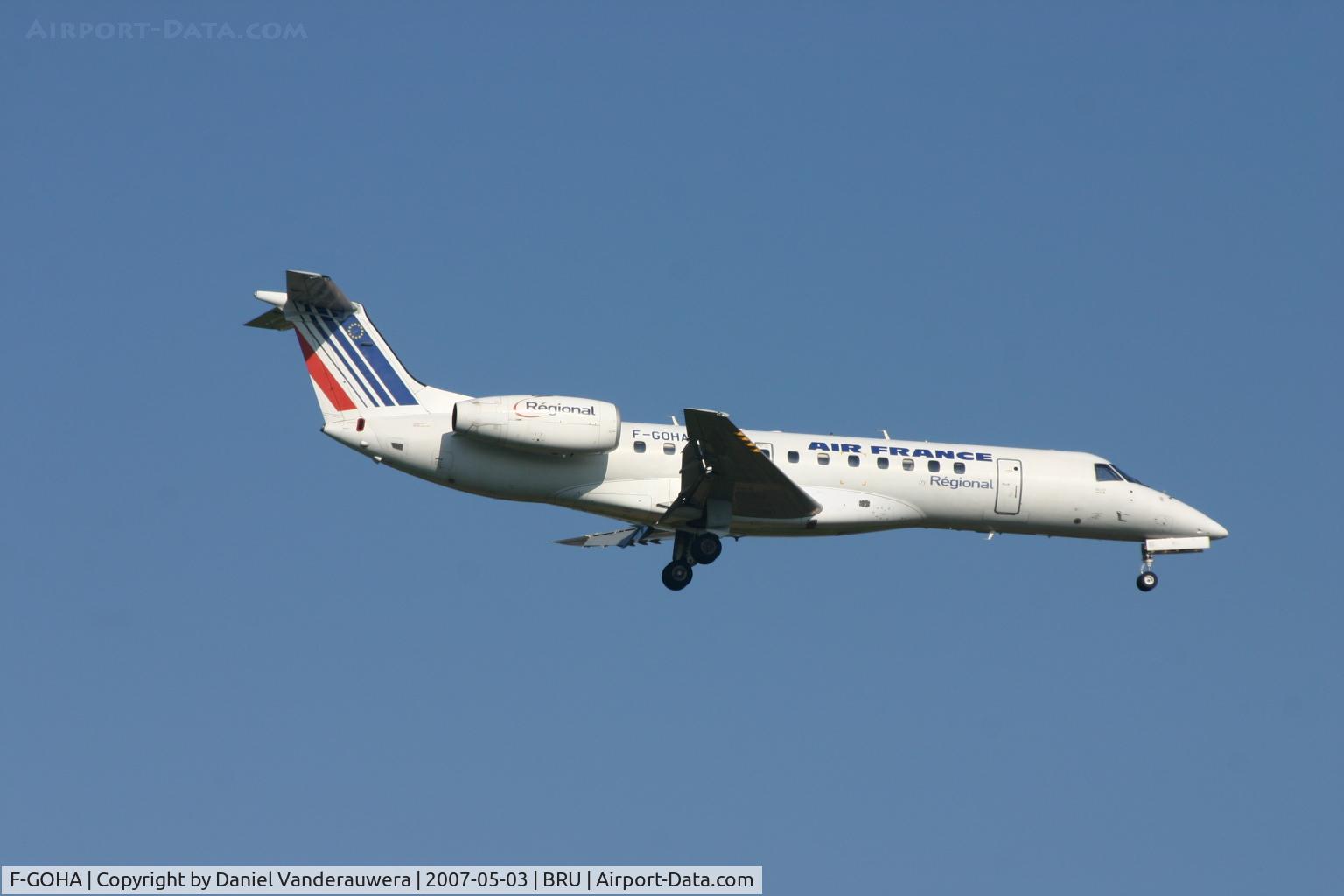 F-GOHA, 2000 Embraer ERJ-135ER (EMB-135ER) C/N 145189, flight AF3200 is descending to rwy 02