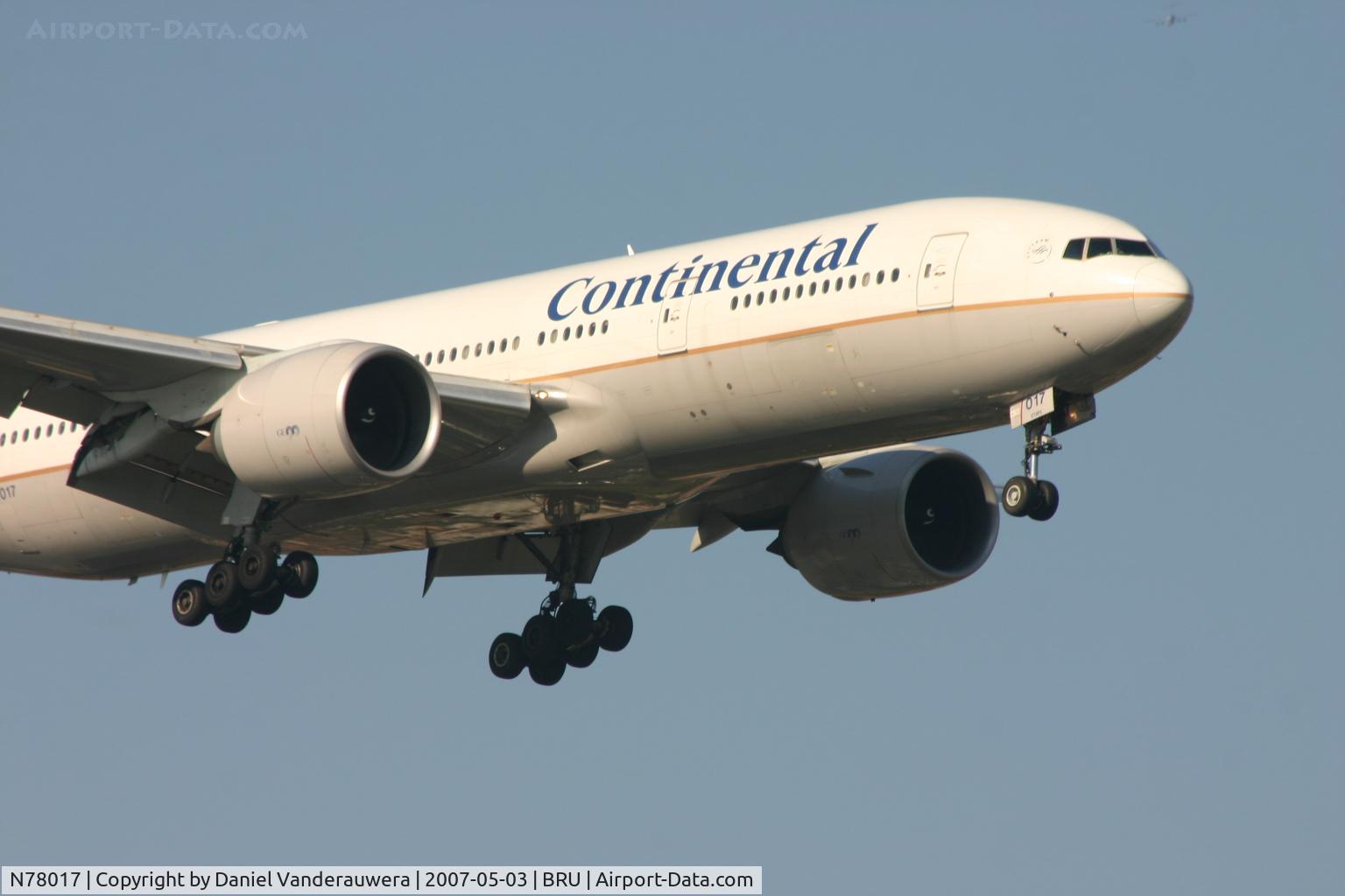 N78017, 2002 Boeing 777-224 (ER) C/N 31679, approaching rwy 02