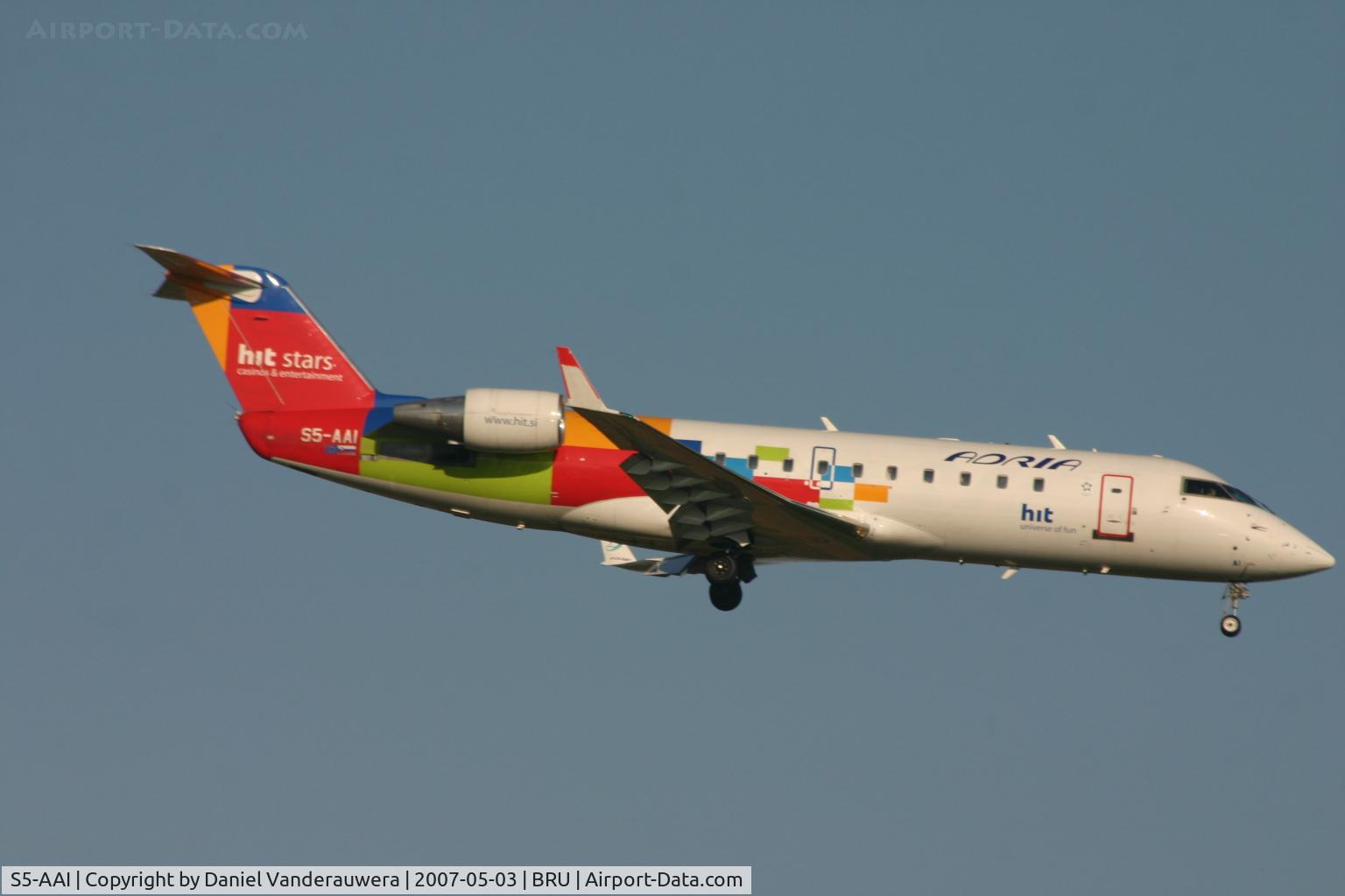 S5-AAI, 1998 Canadair CRJ-200LR (CL-600-2B19) C/N 7248, early arrival of flight JP376 (rwy 02)