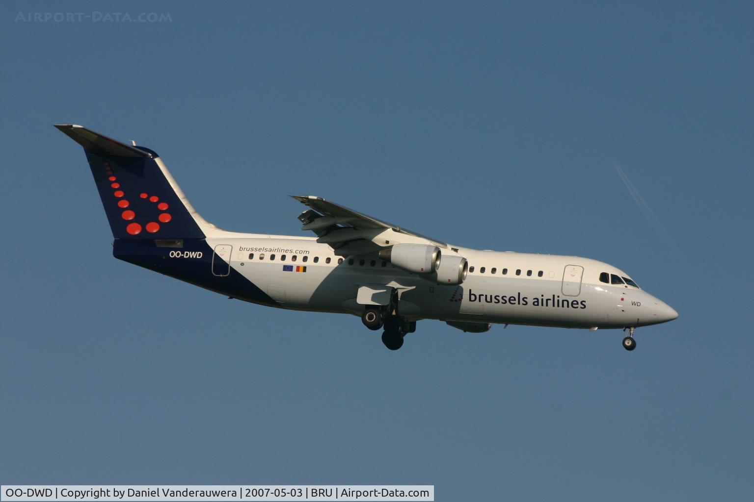 OO-DWD, 1998 British Aerospace Avro 146-RJ100 C/N E3324, flight SN2324 is descending to rwy 02