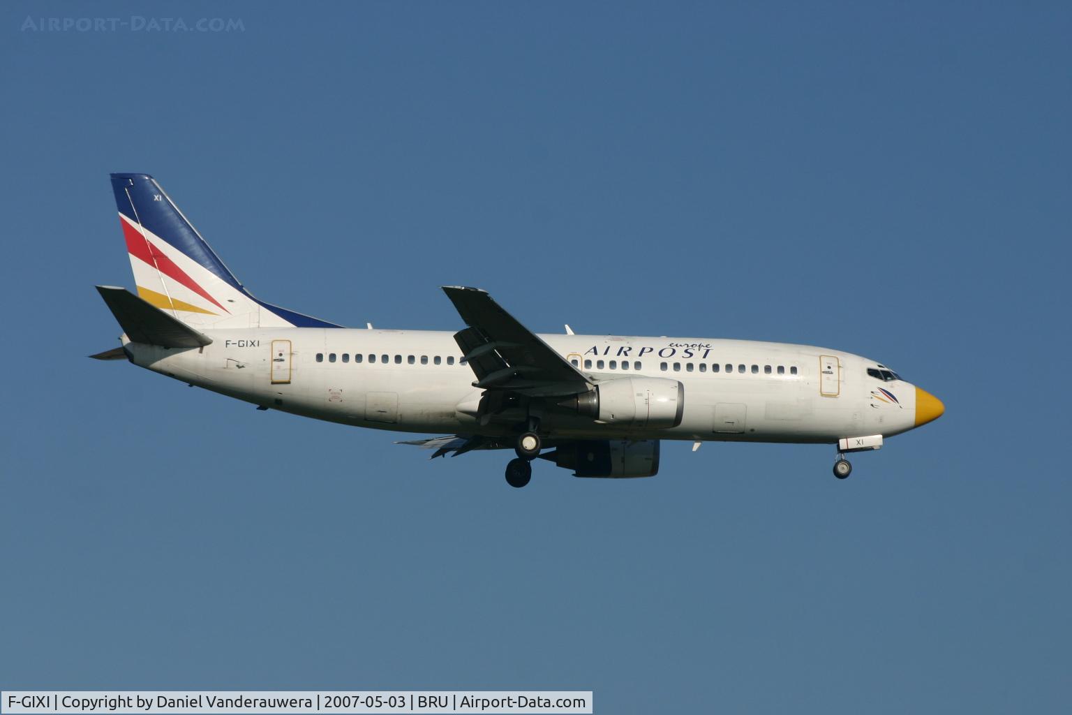 F-GIXI, 1987 Boeing 737-348F C/N 23809, descending to rwy 02
