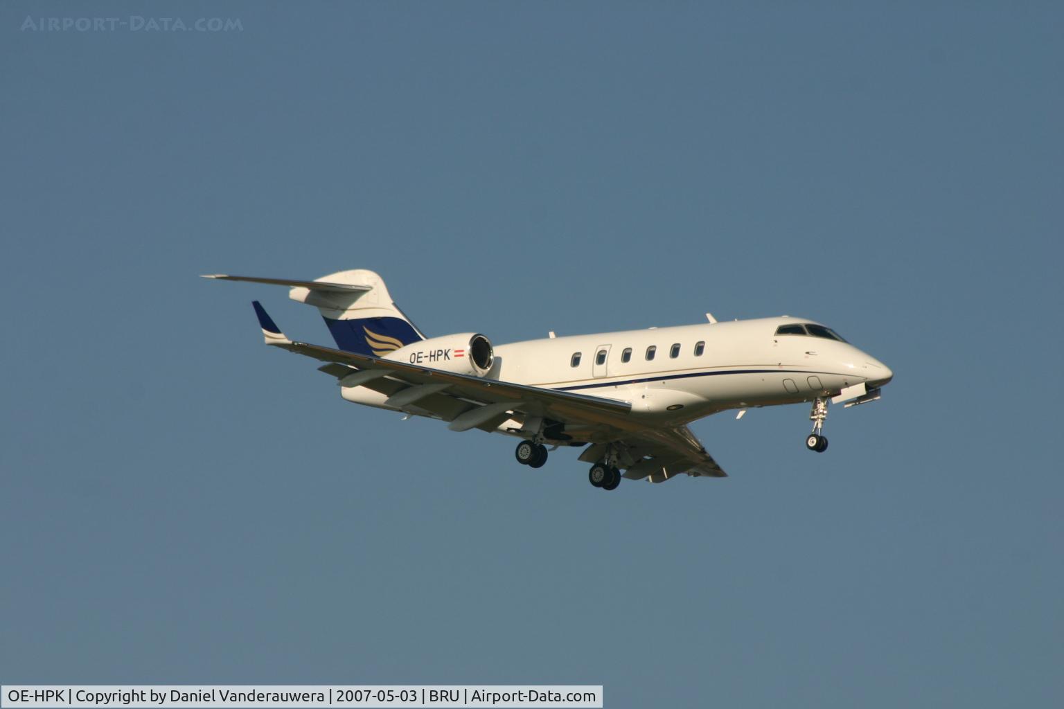 OE-HPK, 2001 Bombardier Challenger 300 (BD-100-1A10) C/N 20004, approaching rwy 02