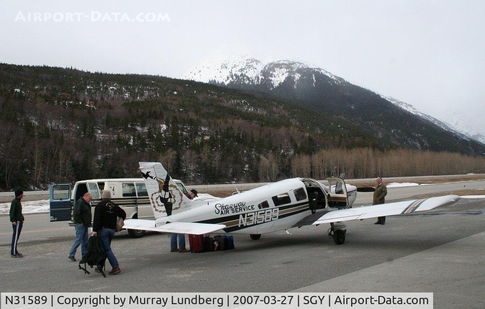 N31589, 1978 Piper PA-32-300 Cherokee Six C/N 32-7840135, Skagway Air Services loading for a sched flight to Juneau, Alaska