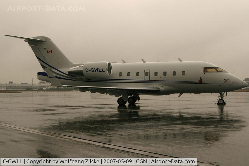 C-GWLL, 2001 Bombardier Challenger 604 (CL-600-2B16) C/N 5484, visitor