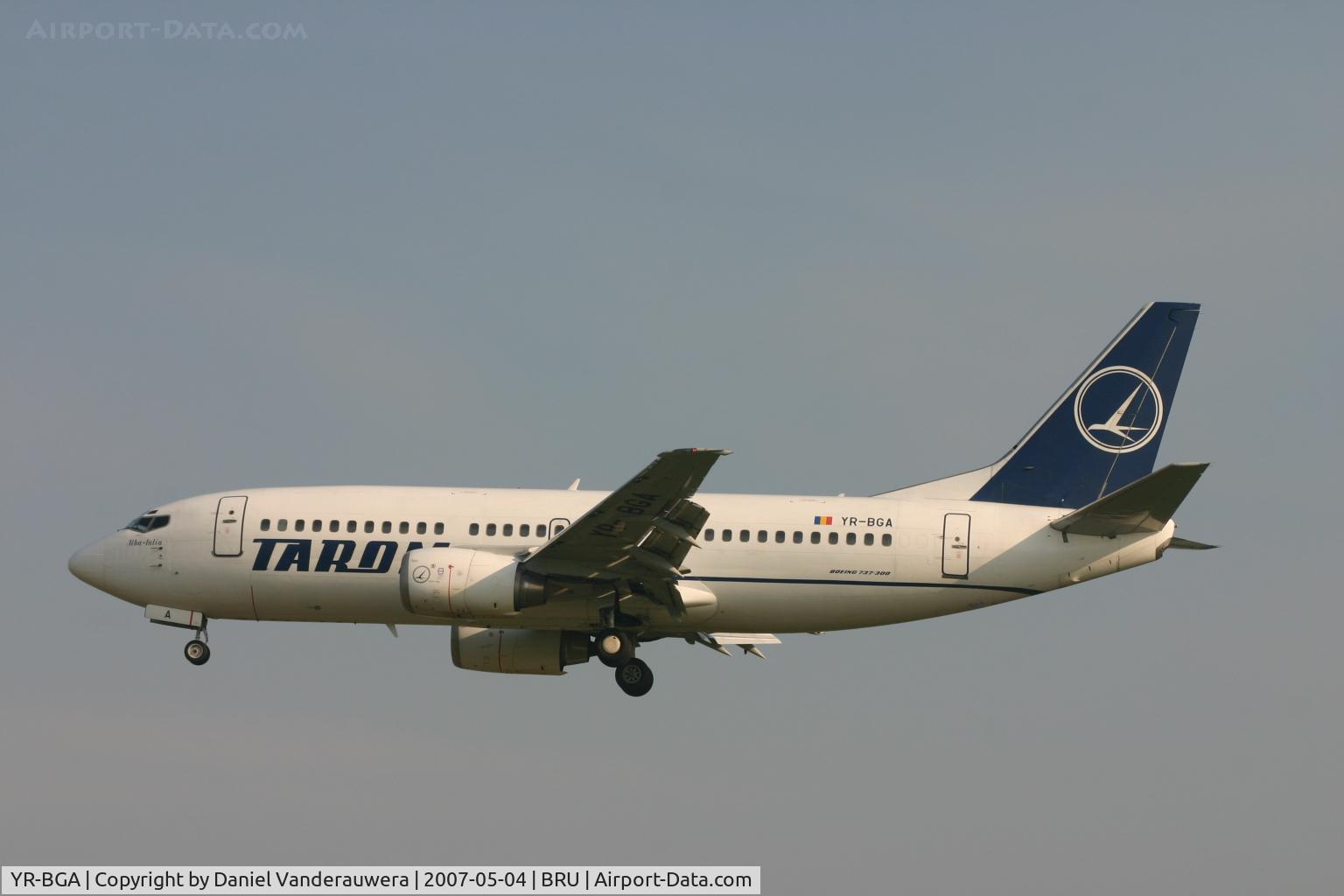 YR-BGA, 1993 Boeing 737-38J C/N 27179, flight RO371 is descending to rwy 25L