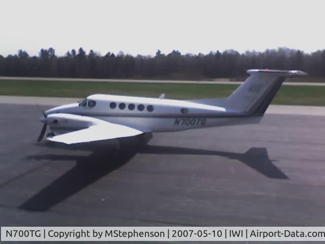 N700TG, Beech 200 C/N BC-75, Wiscasset Municipal Airport