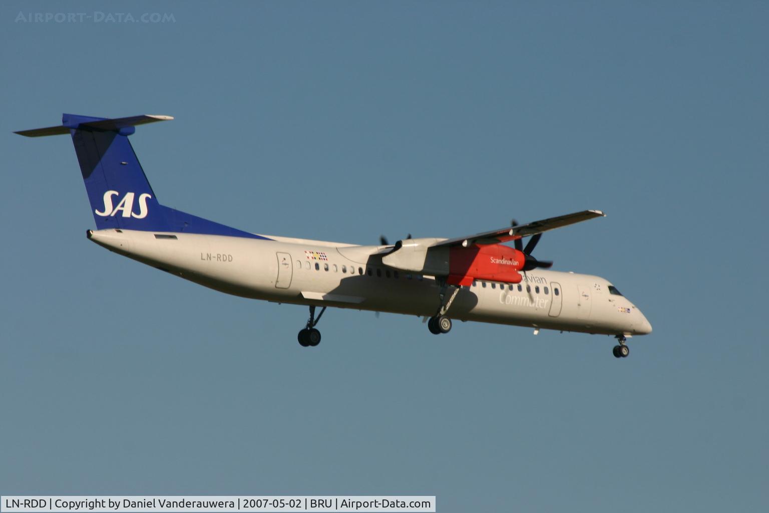 LN-RDD, 1999 De Havilland Canada DHC-8-402Q Dash 8 C/N 4009, flight SK1591 is descending to rwy 02