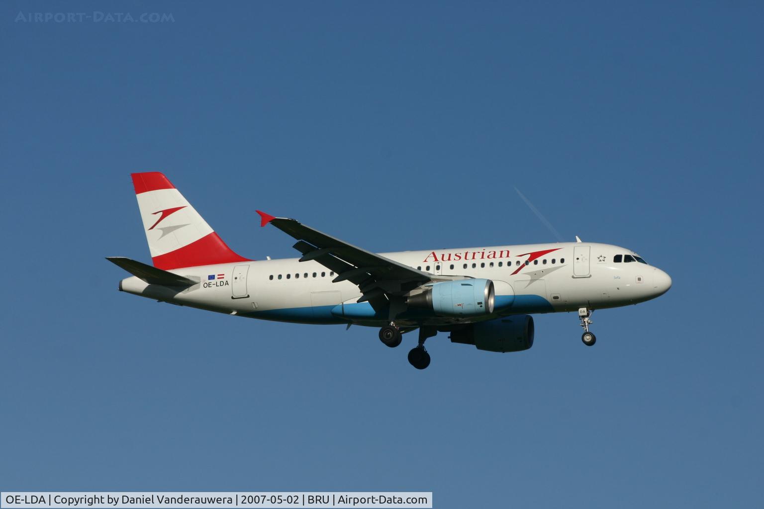 OE-LDA, 2004 Airbus A319-112 C/N 2131, flight OS351 is descending to rwy 02