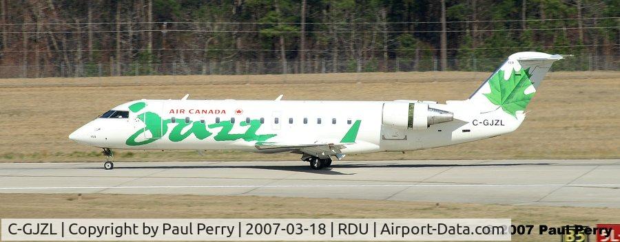C-GJZL, 2001 Bombardier CRJ-200ER (CL-600-2B19) C/N 7572, The green maple leaf sure sticks out.  So used to red