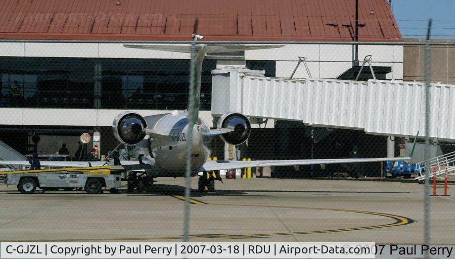 C-GJZL, 2001 Bombardier CRJ-200ER (CL-600-2B19) C/N 7572, At the terminal, ready for service