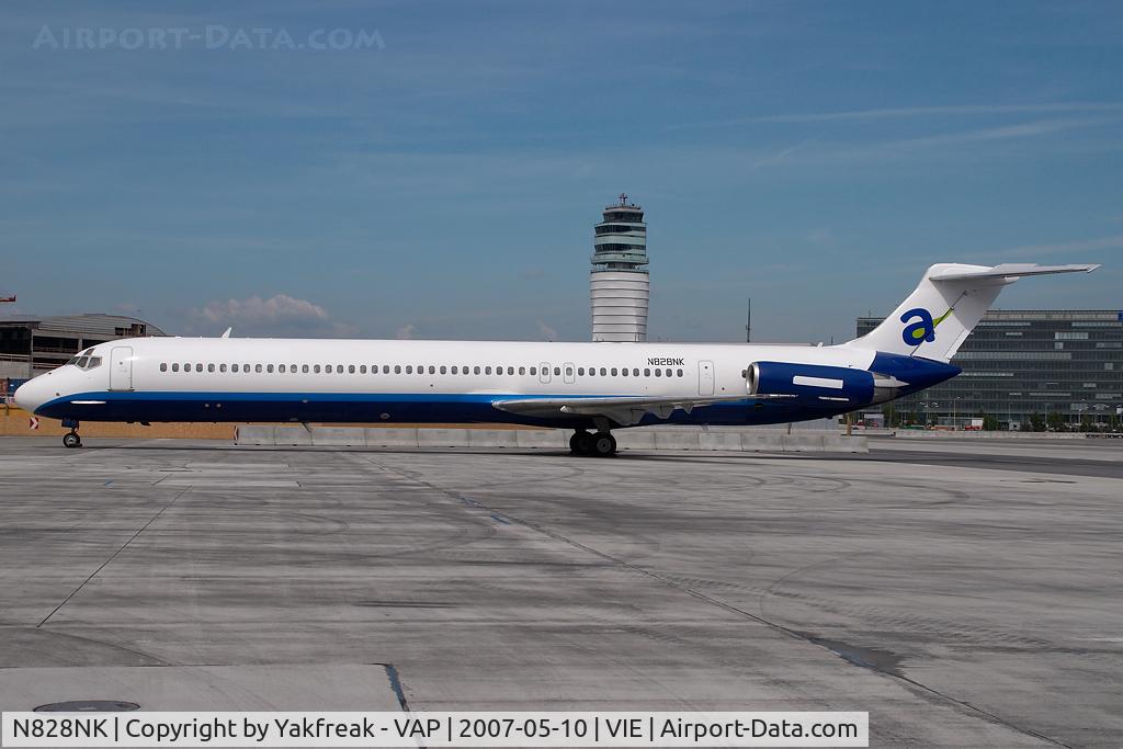 N828NK, 1988 McDonnell Douglas MD-83 (DC-9-83) C/N 49823, Mapjets MD80