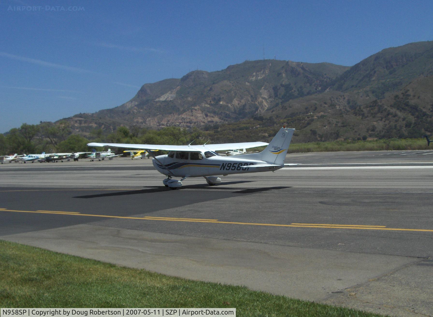 N958SP, 1999 Cessna 172S C/N 172S8158, 1999 Cessna 172S SKYHAWK SP, Lycoming IO-360-L2A 180 Hp, taxi after landing rwy 22