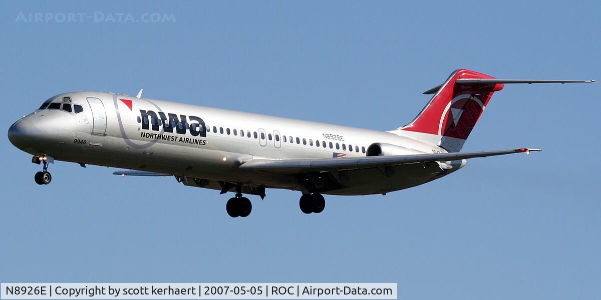 N8926E, 1967 Douglas DC-9-31 C/N 45863, landing 04