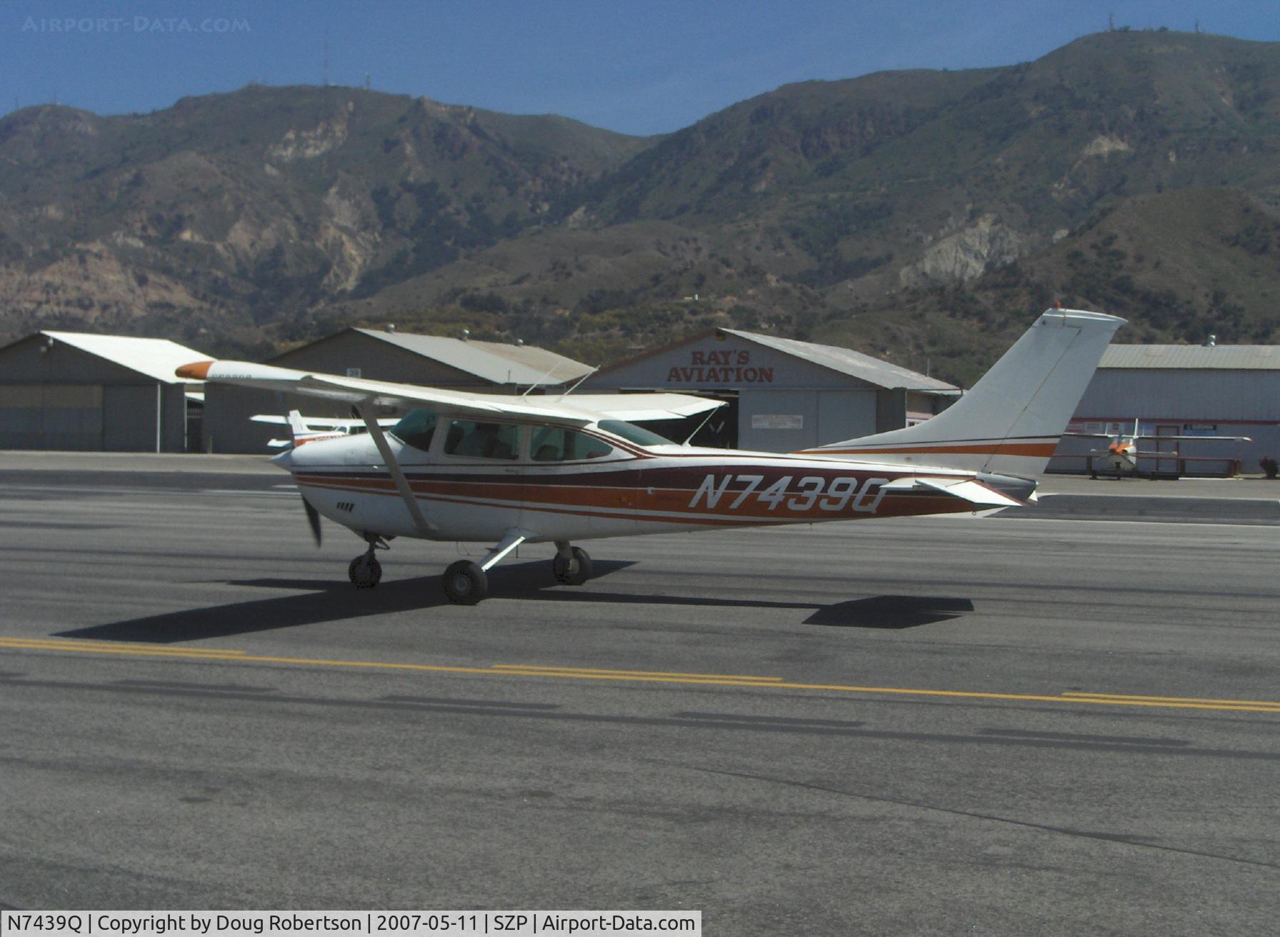 N7439Q, 1972 Cessna 182P Skylane C/N 18261079, 1972 Cessna 182P SKYLANE, Continental O-470-R 230 Hp, preflight for Rwy 22