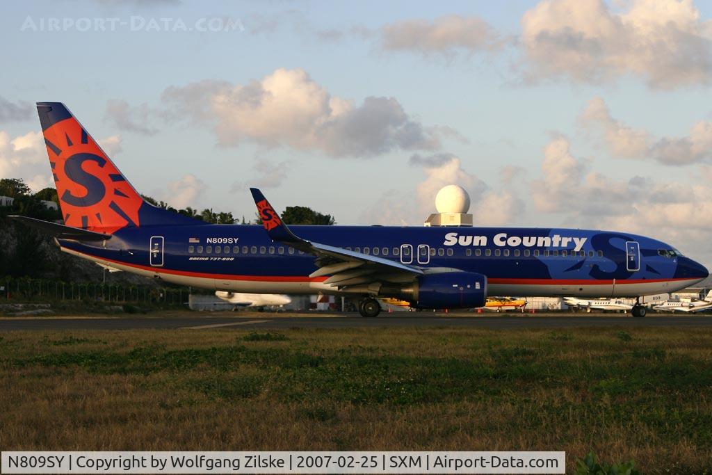 N809SY, 2005 Boeing 737-8Q8 C/N 30683, visitor