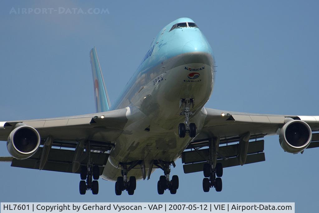 HL7601, 2004 Boeing 747-4B5F/SCD C/N 33949, Huge