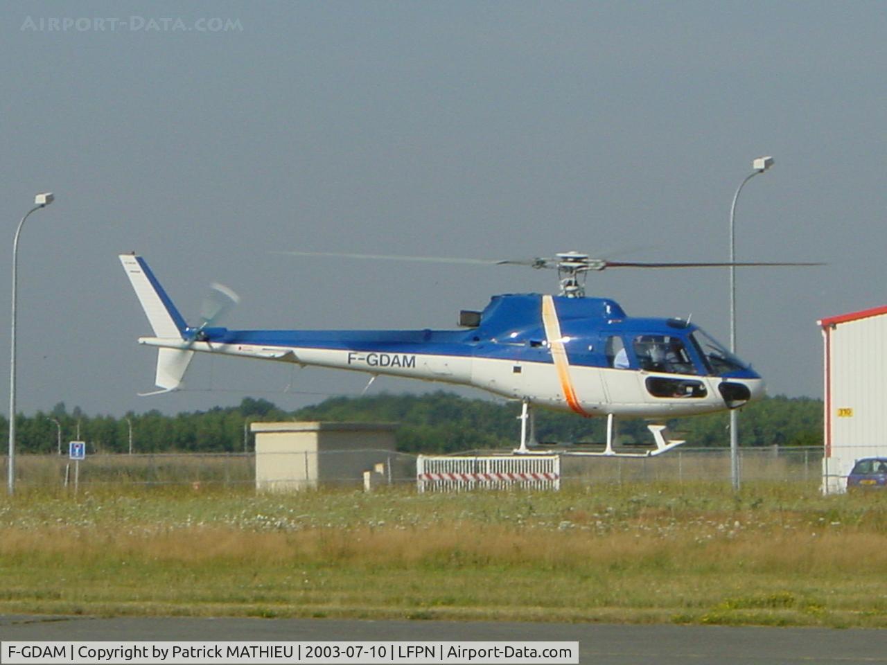 F-GDAM, Eurocopter AS-350BA Ecureuil C/N 1449, In flight in Toussus le Noble