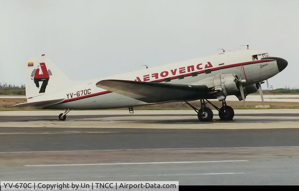 YV-670C, 1942 Douglas C-47A Skytrain C/N 13074, Curacao Airport