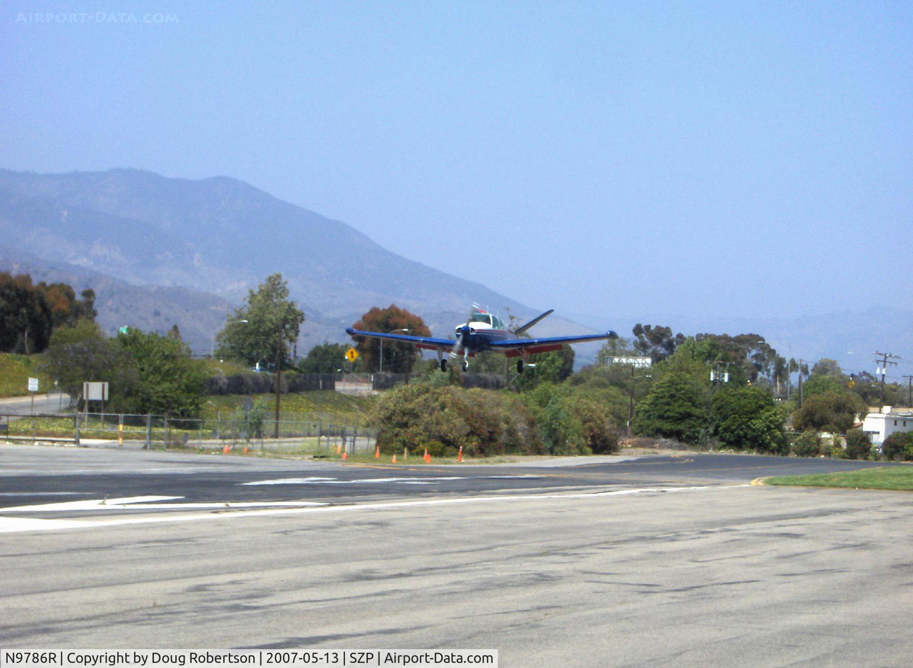 N9786R, 1960 Beech M35 Bonanza C/N D-6299, 1960 Beech M35 BONANZA, Continental IO-470-C 250 Hp, short final for Rwy 22