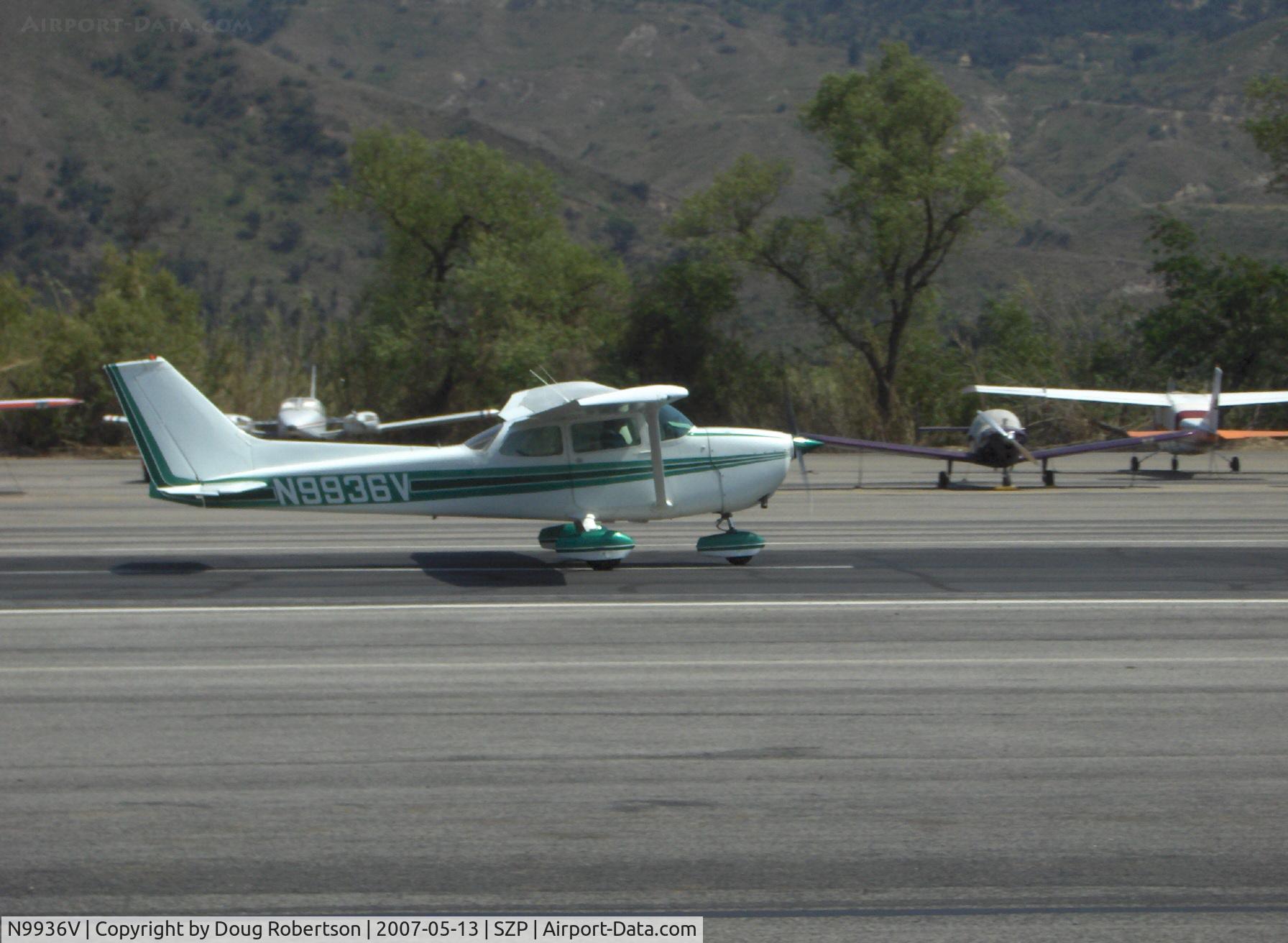 N9936V, 1974 Cessna 172M C/N 17264563, 1974 Cessna 172M SKYHAWK II, Lycoming O-320-E2D 150 Hp, takeoff roll Rwy 22